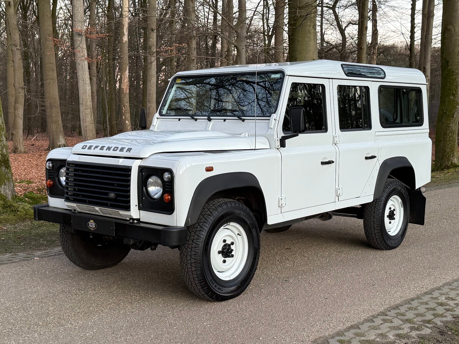 2016 Defender 110 2.2 Tdci Stationwagon with AC, only 53000 kms