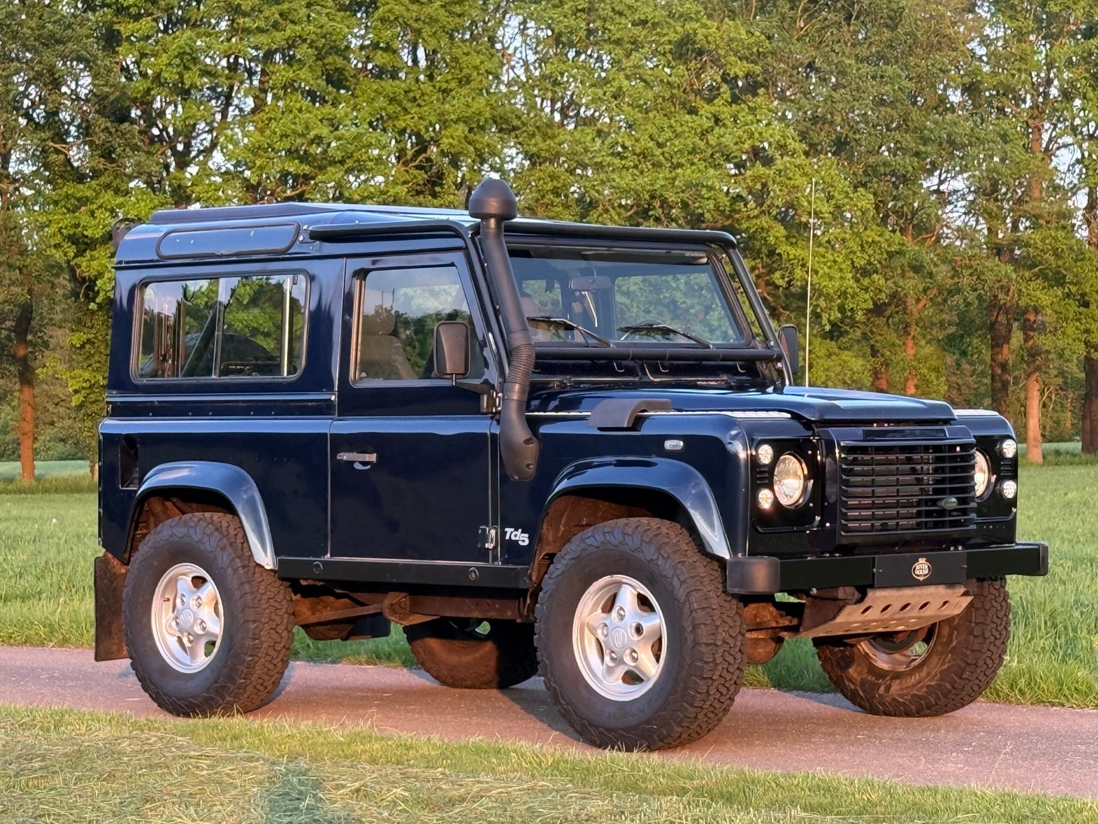1999 LHD Defender 90 Stationwagon Td5 Oslo Blue metallic