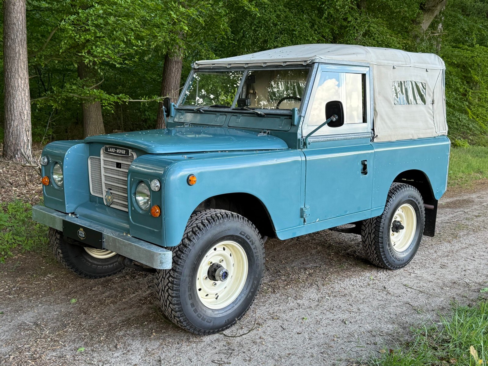 River House Defender detail