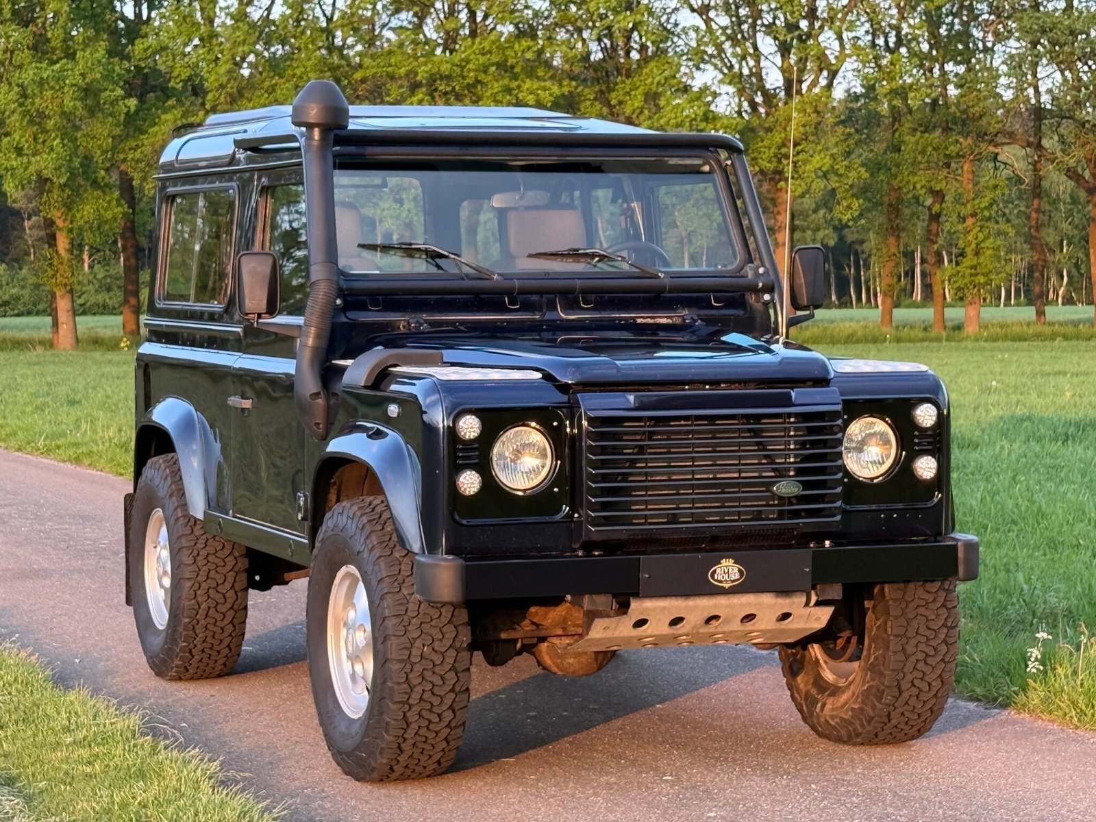 1999 Defender 90 Td5, Front three-quarter