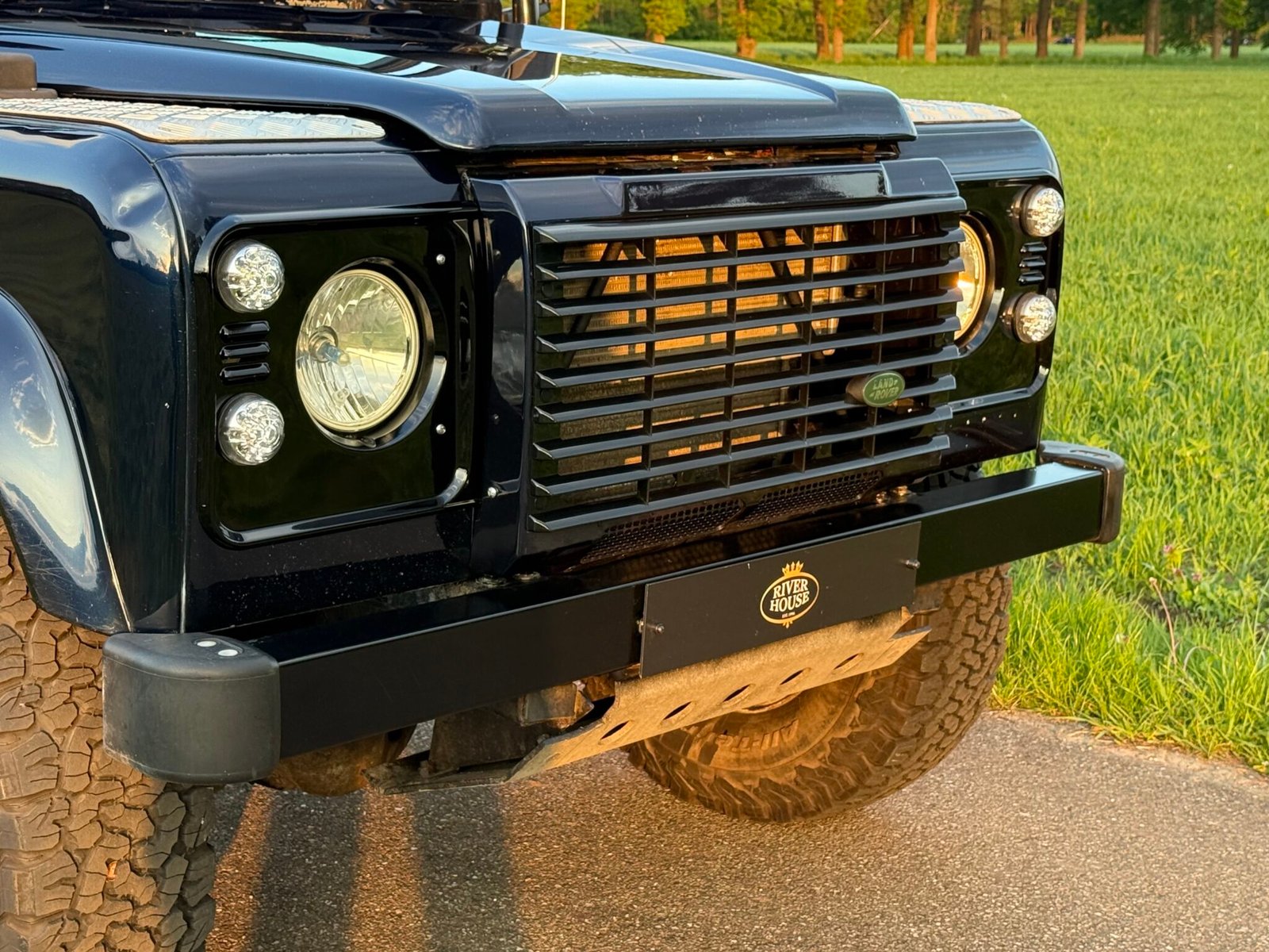 1999 Defender 90 Td5, Grille and lighting detail