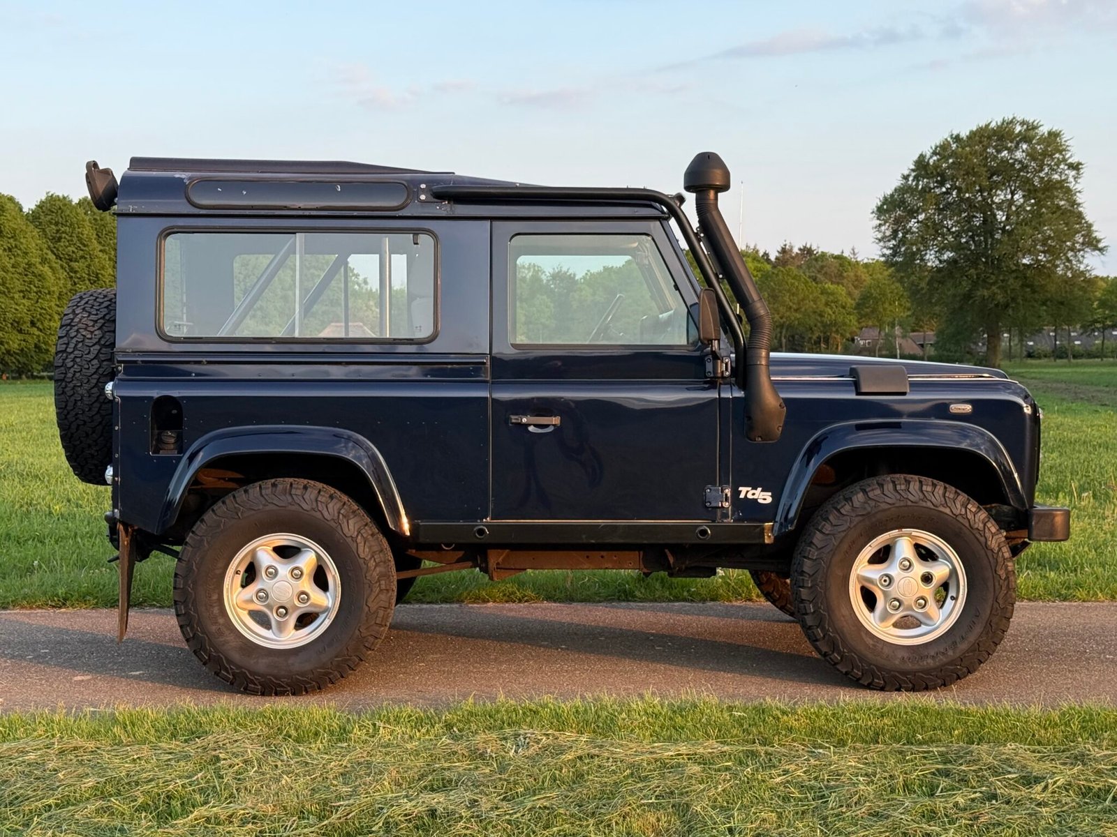1999 Defender 90 Td5, Station Wagon profile