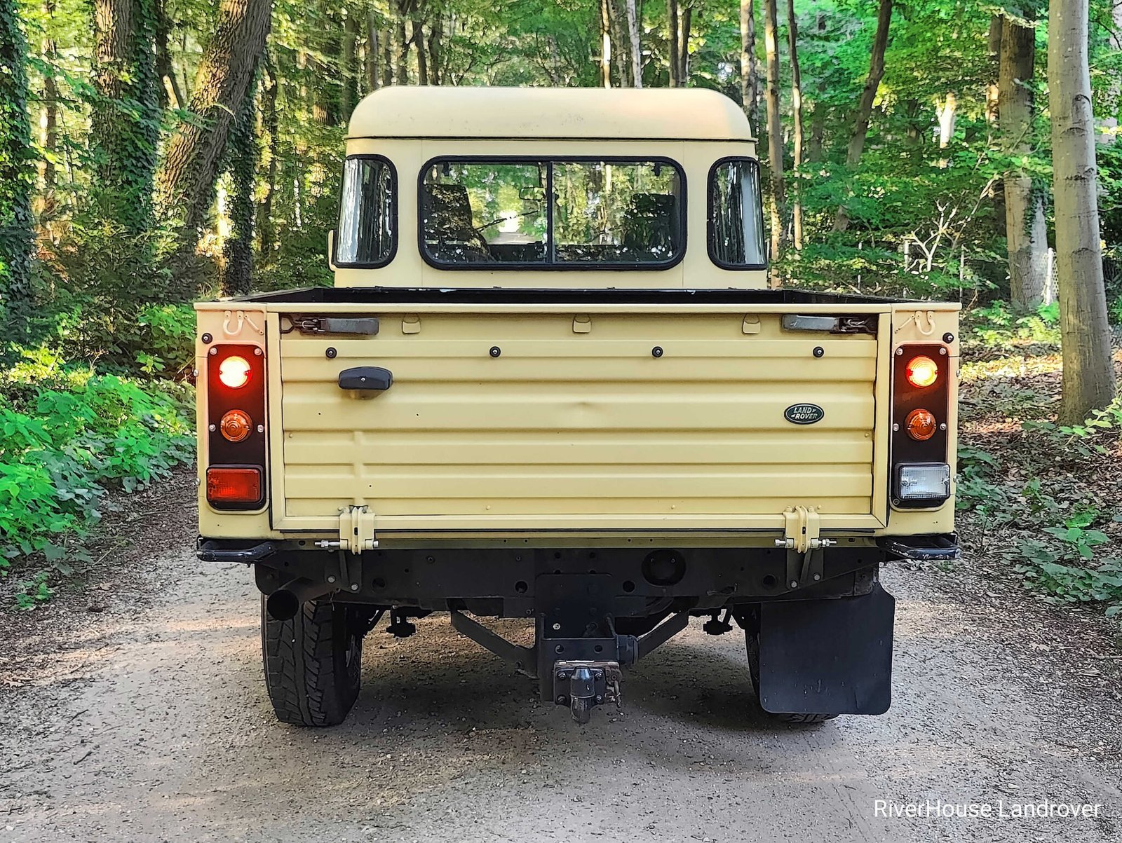 2000 Defender 130 vehicle photograph 05