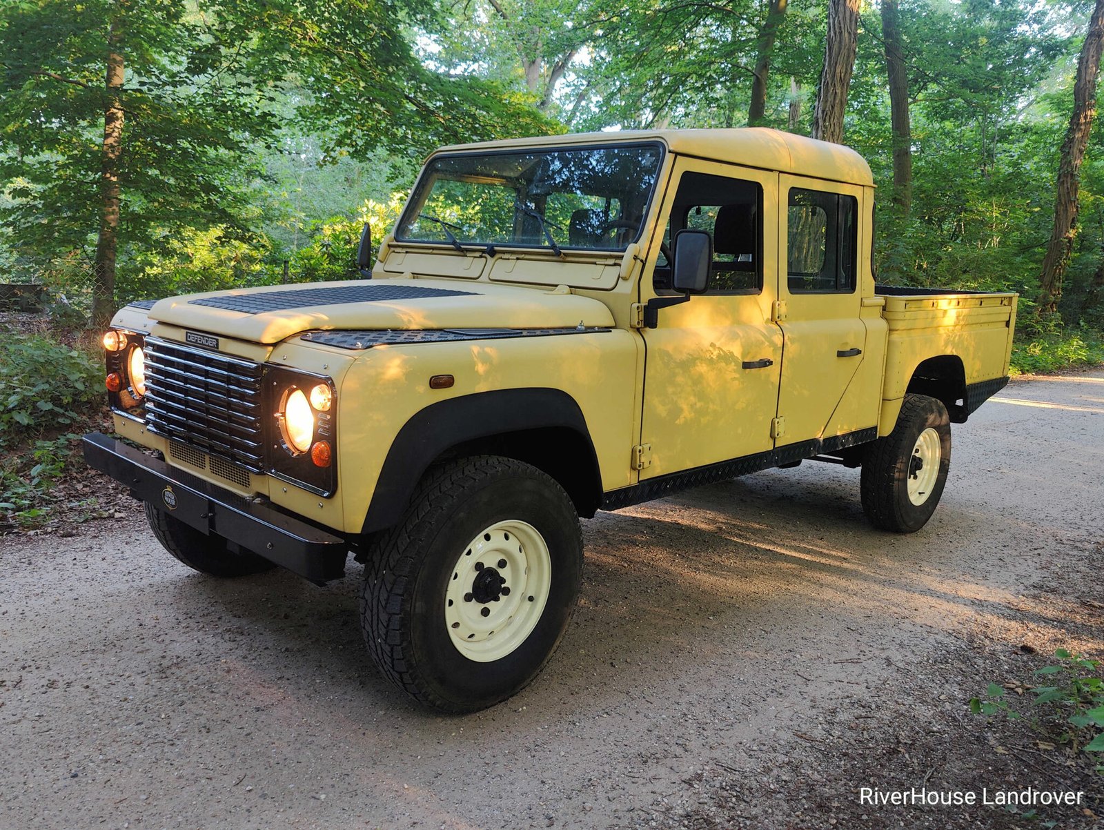 2000 Defender 130 vehicle photograph 06