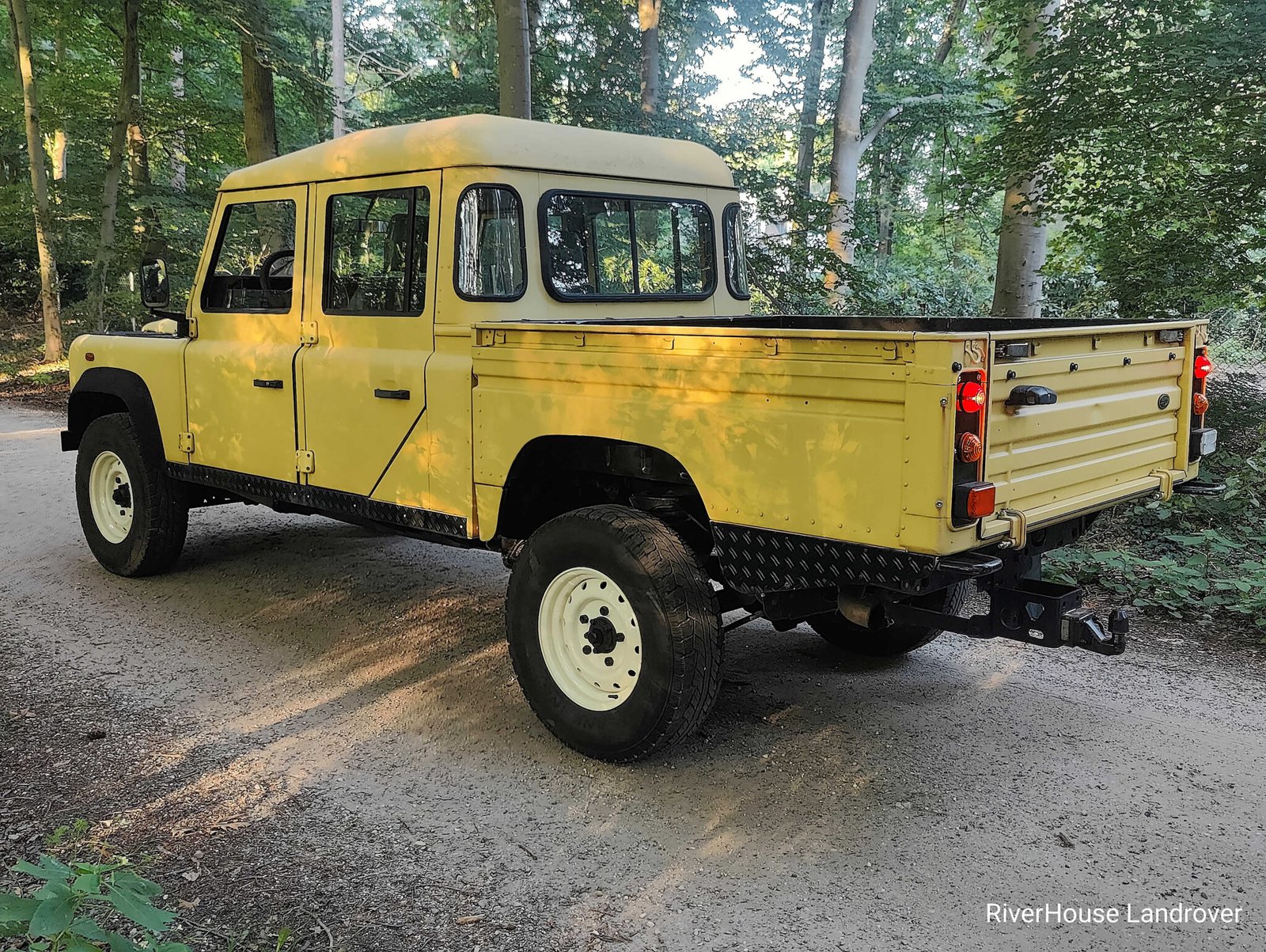 2000 Defender 130 vehicle photograph 08