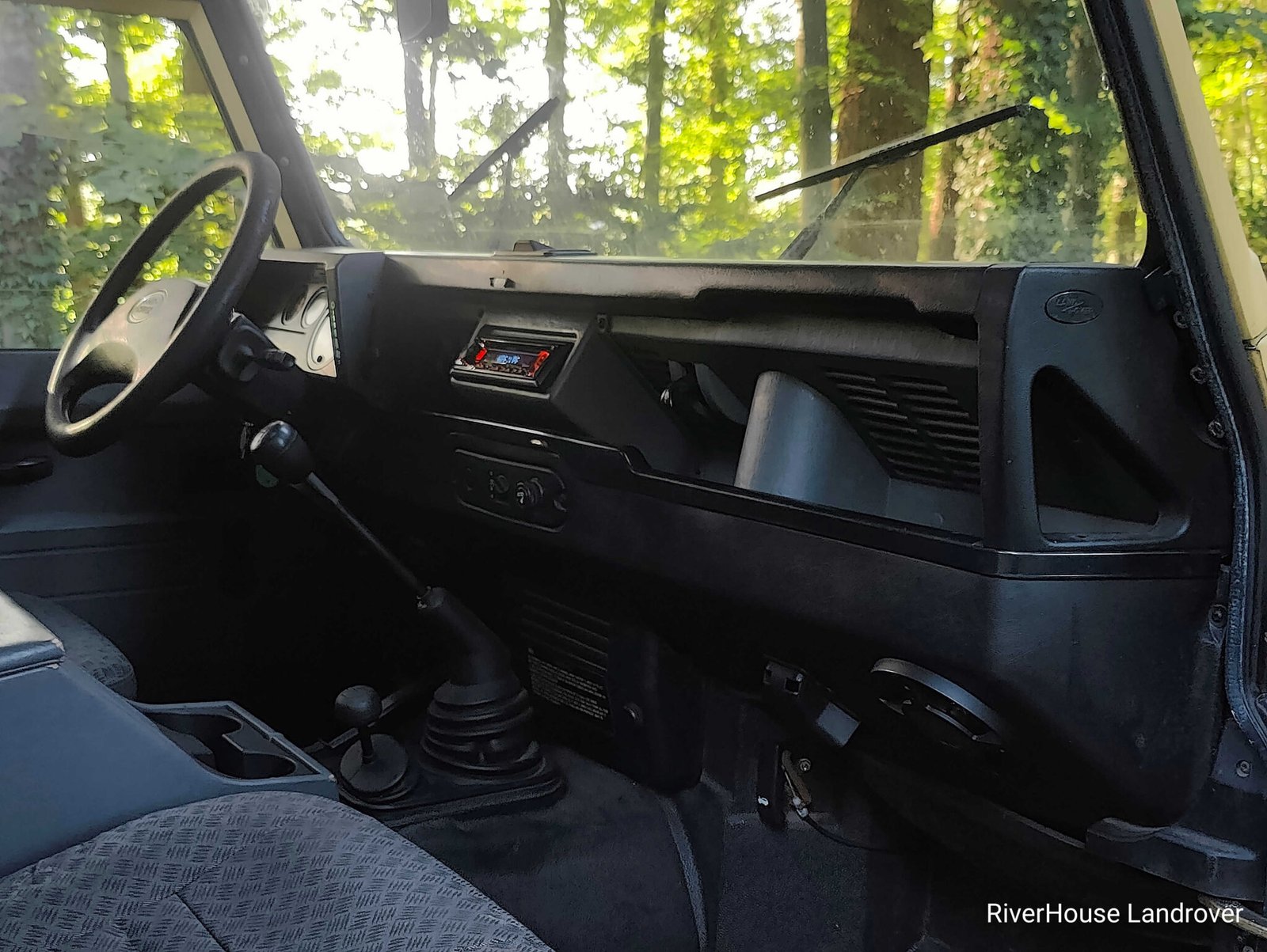 2000 Defender 130 vehicle photograph 09