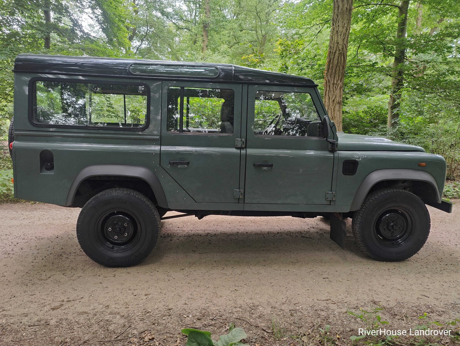 2009 Defender 110 vehicle photograph 07