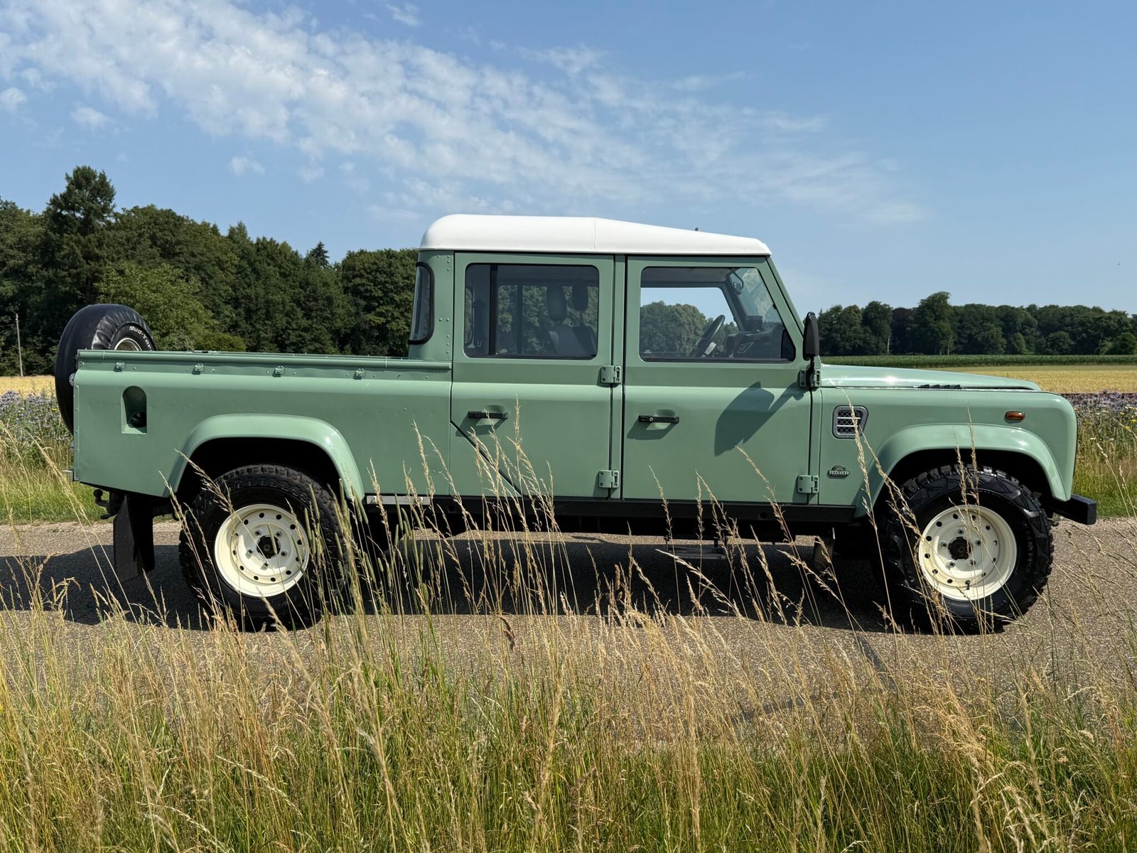 2001 Defender 130 Crewcab vehicle photograph 02
