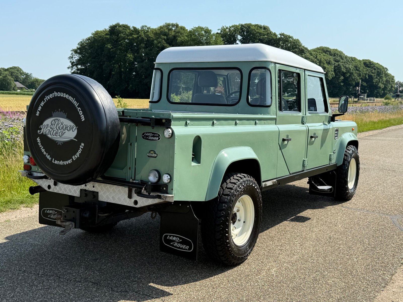 2001 Defender 130 Crewcab vehicle photograph 03