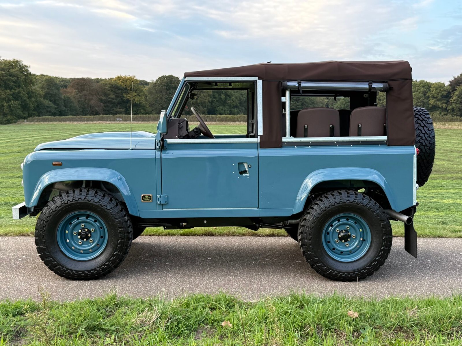 1997 Defender 90 Soft Top vehicle photograph 02