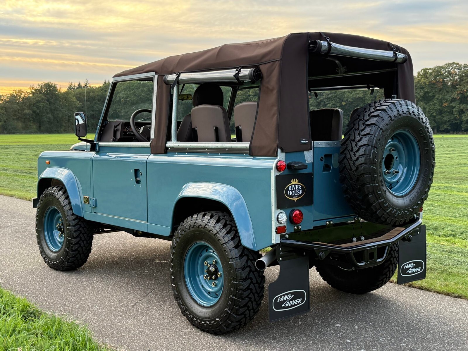 1997 Defender 90 Soft Top vehicle photograph 03