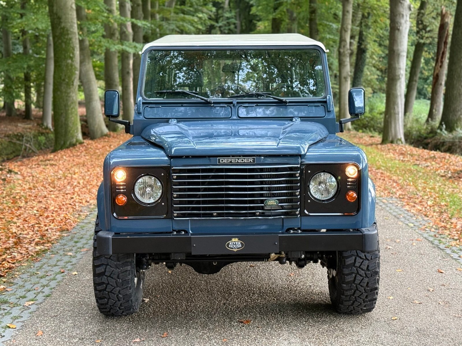 1997 Defender 110 vehicle photograph 04