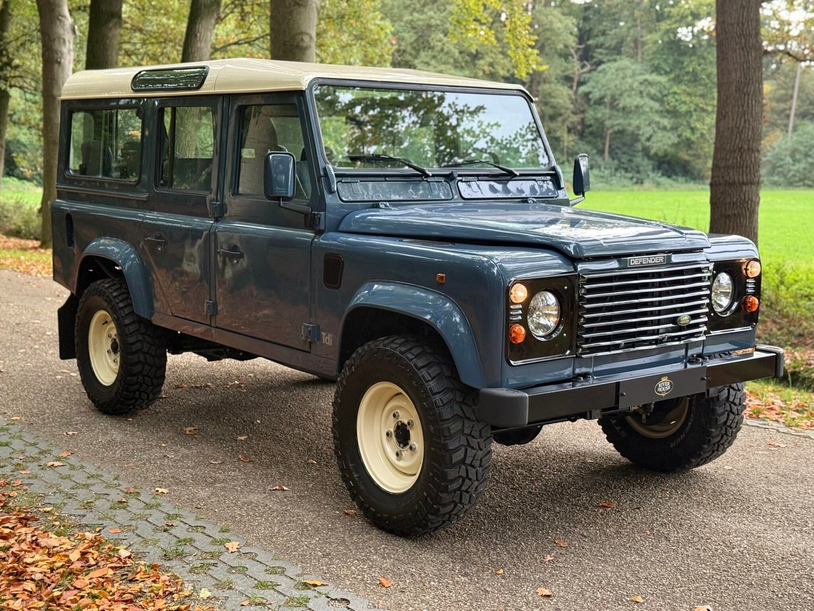 1997 Defender 110 vehicle photograph 06