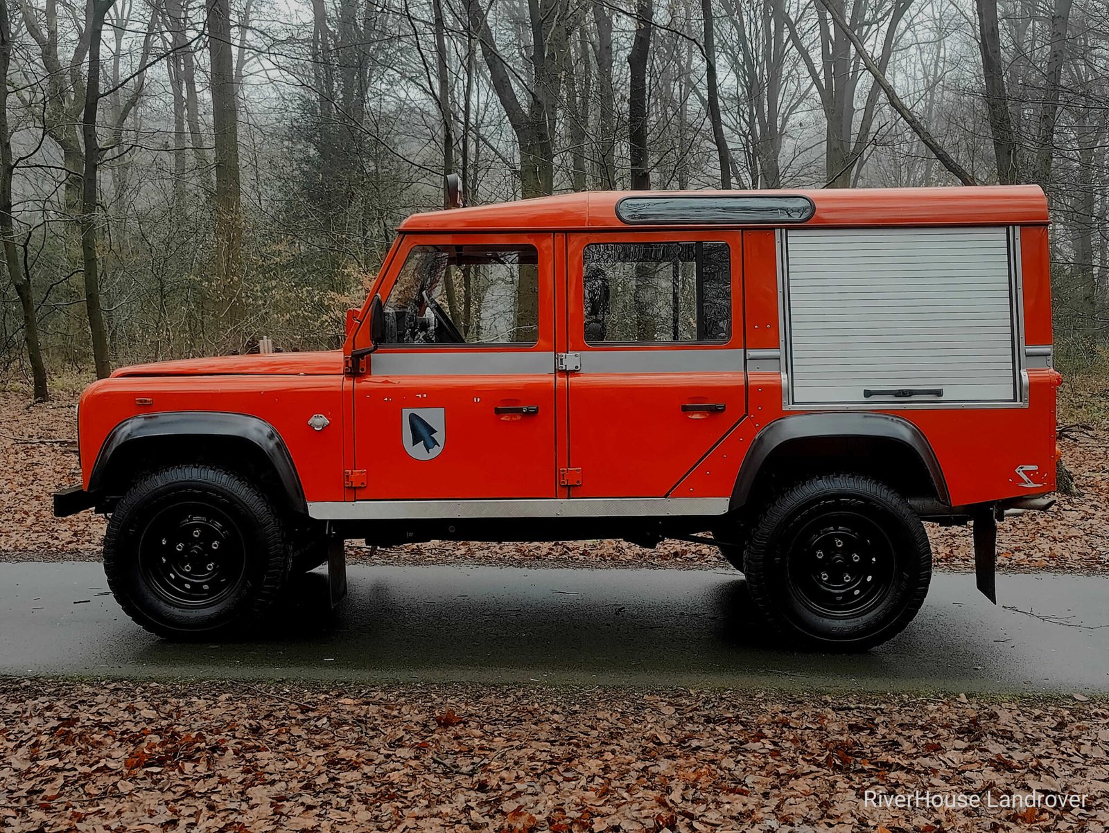 1989 Defender 110 vehicle photograph 06