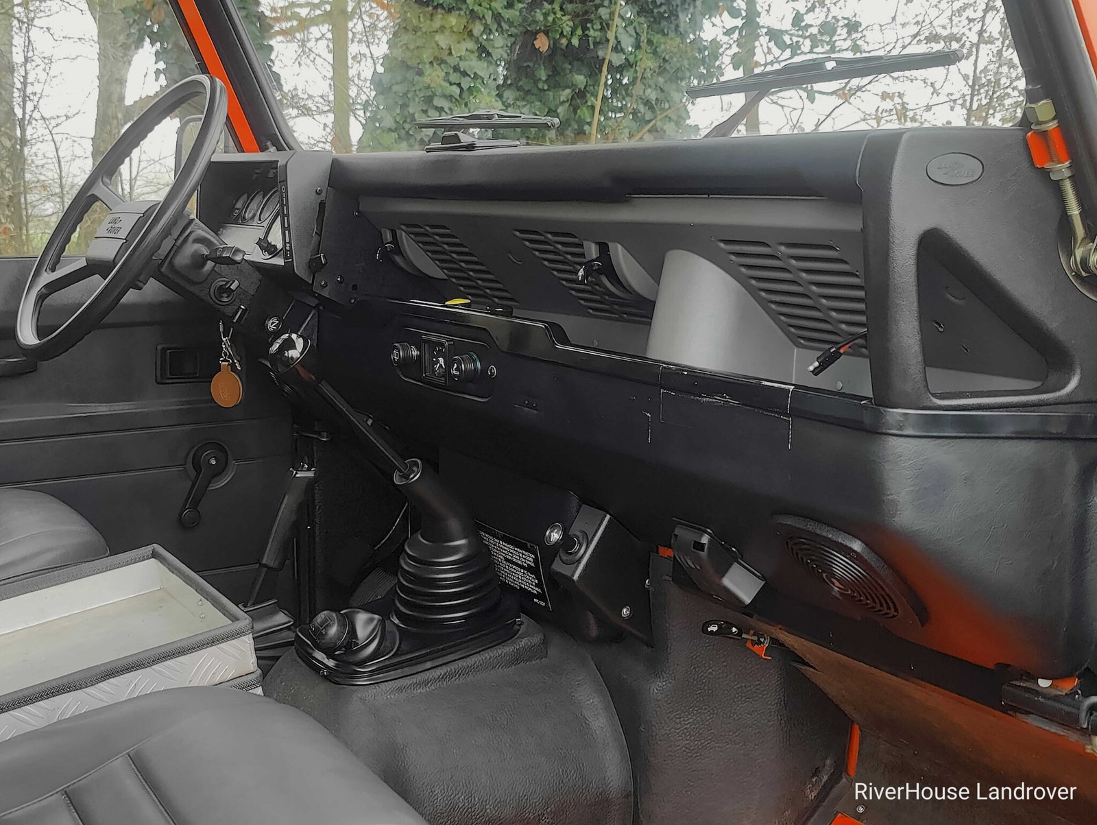 1989 Defender 110 vehicle photograph 09