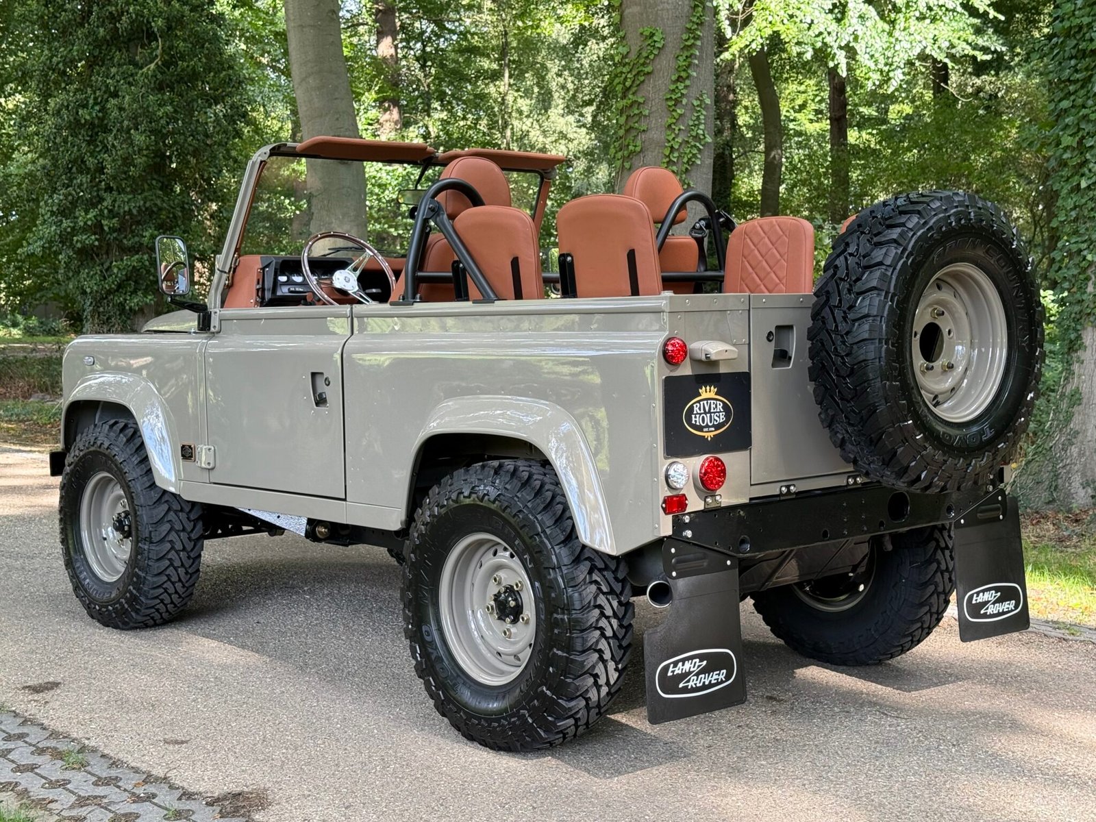 2000 Defender 90 Soft Top vehicle photograph 03
