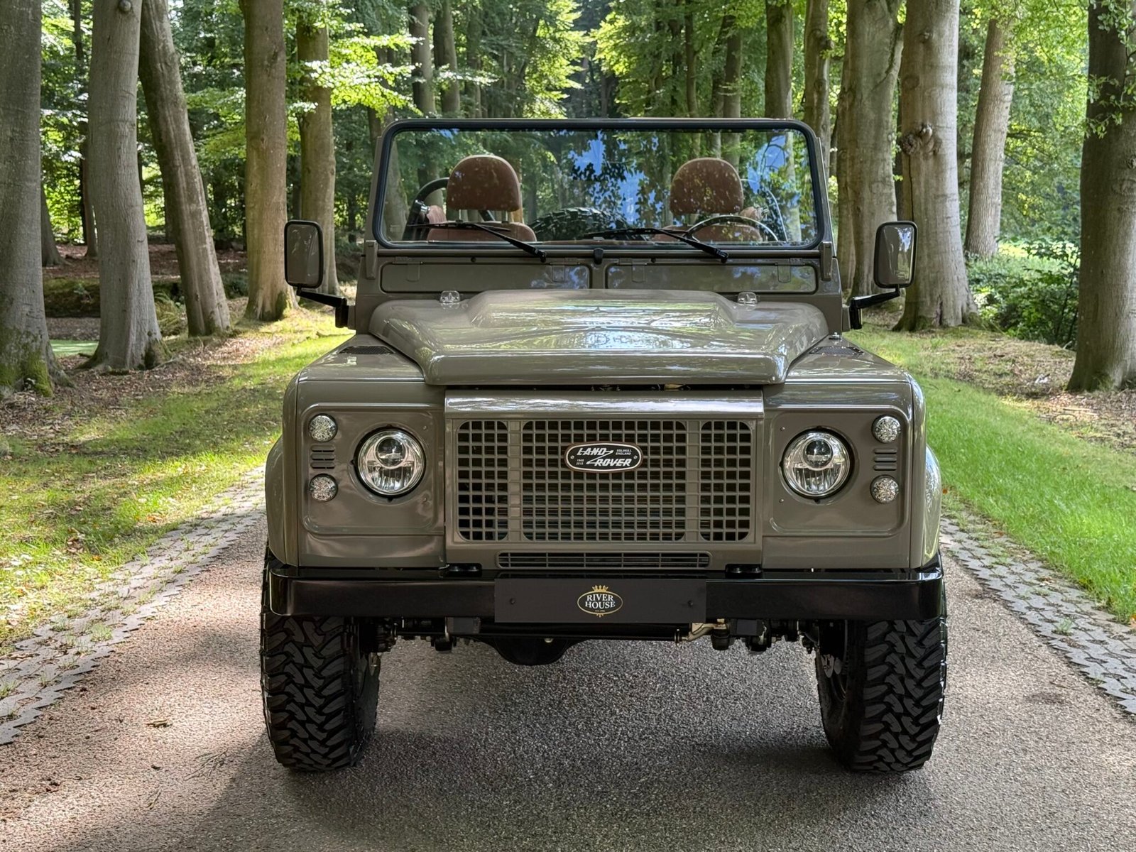 2000 Defender 90 Soft Top vehicle photograph 04