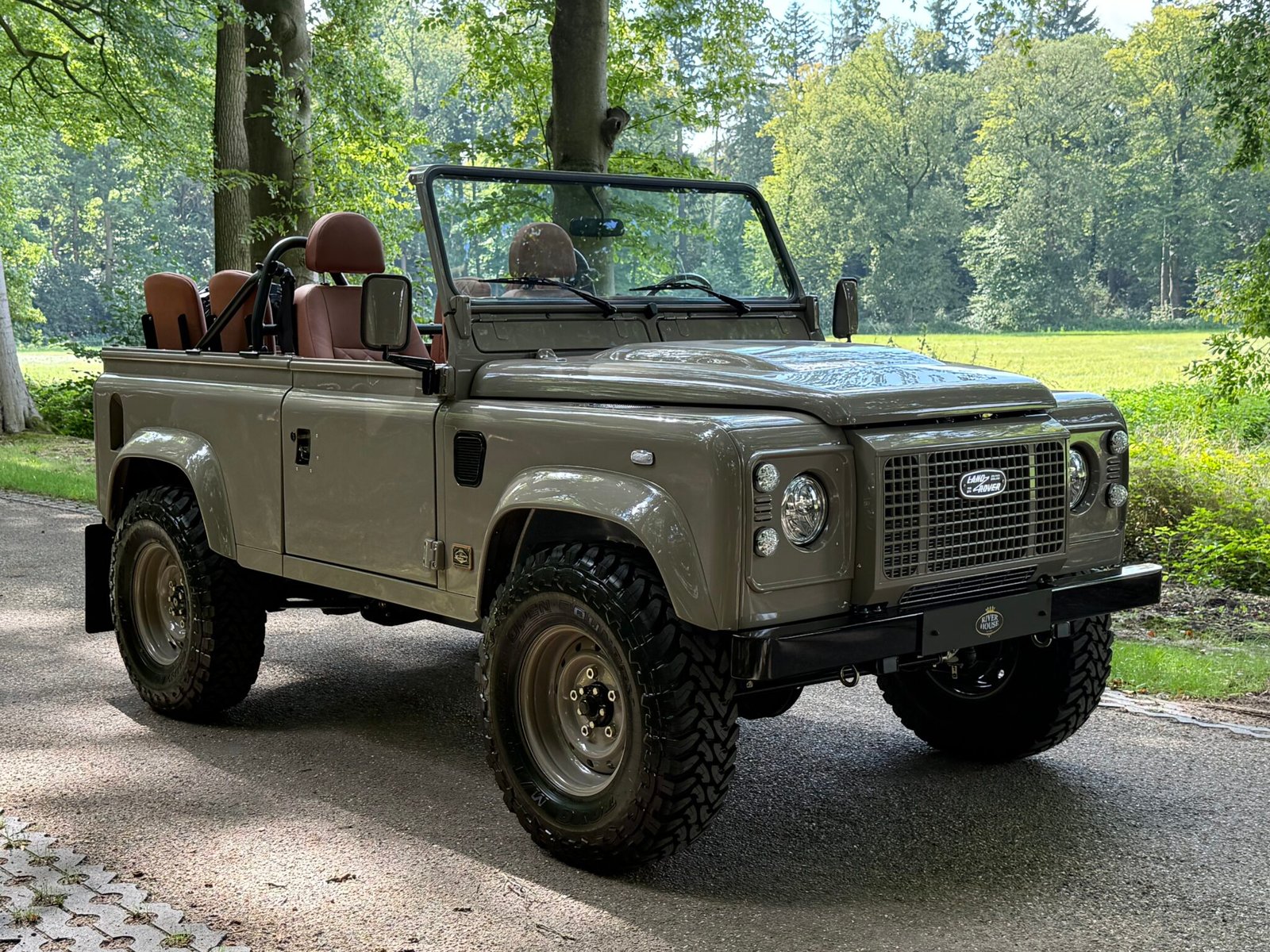 2000 Defender 90 Soft Top vehicle photograph 08