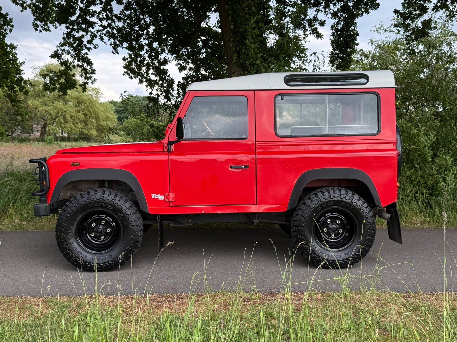 2001 Defender 90 Stationwagon vehicle photograph 02