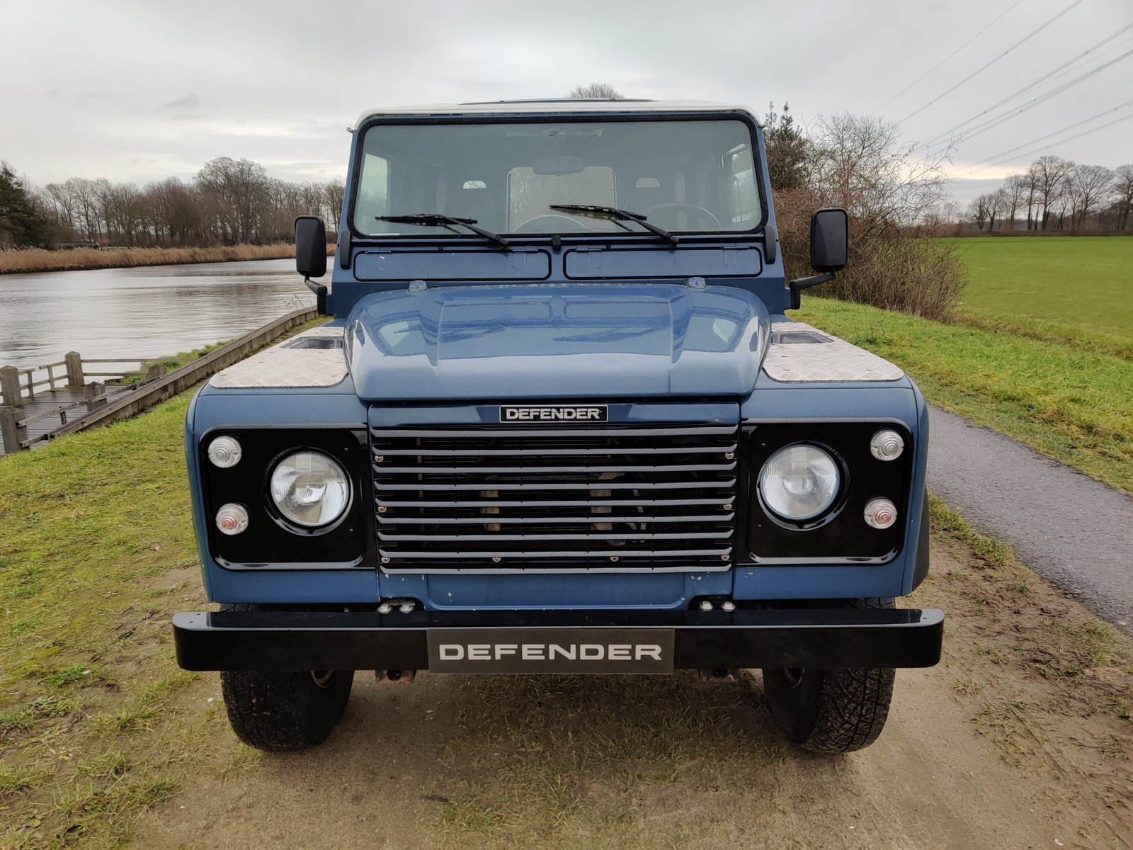 1995 Defender 110 vehicle photograph 04