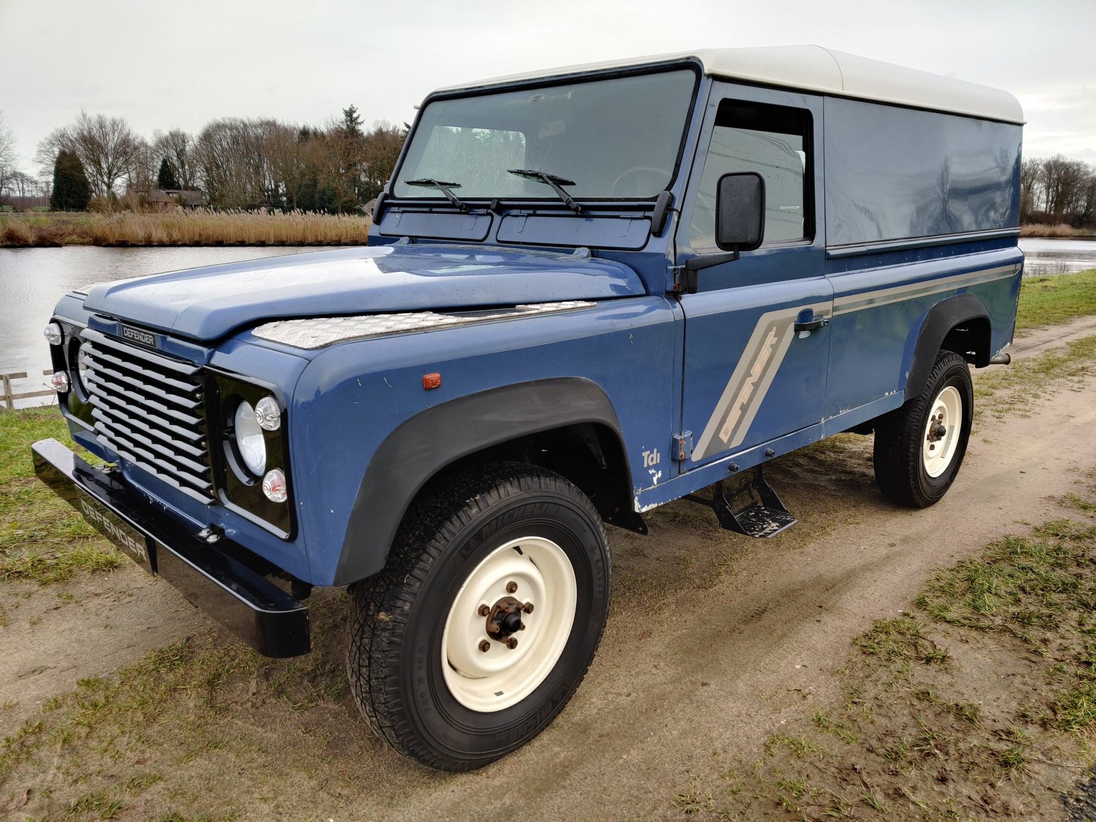 1995 Defender 110 vehicle photograph 05