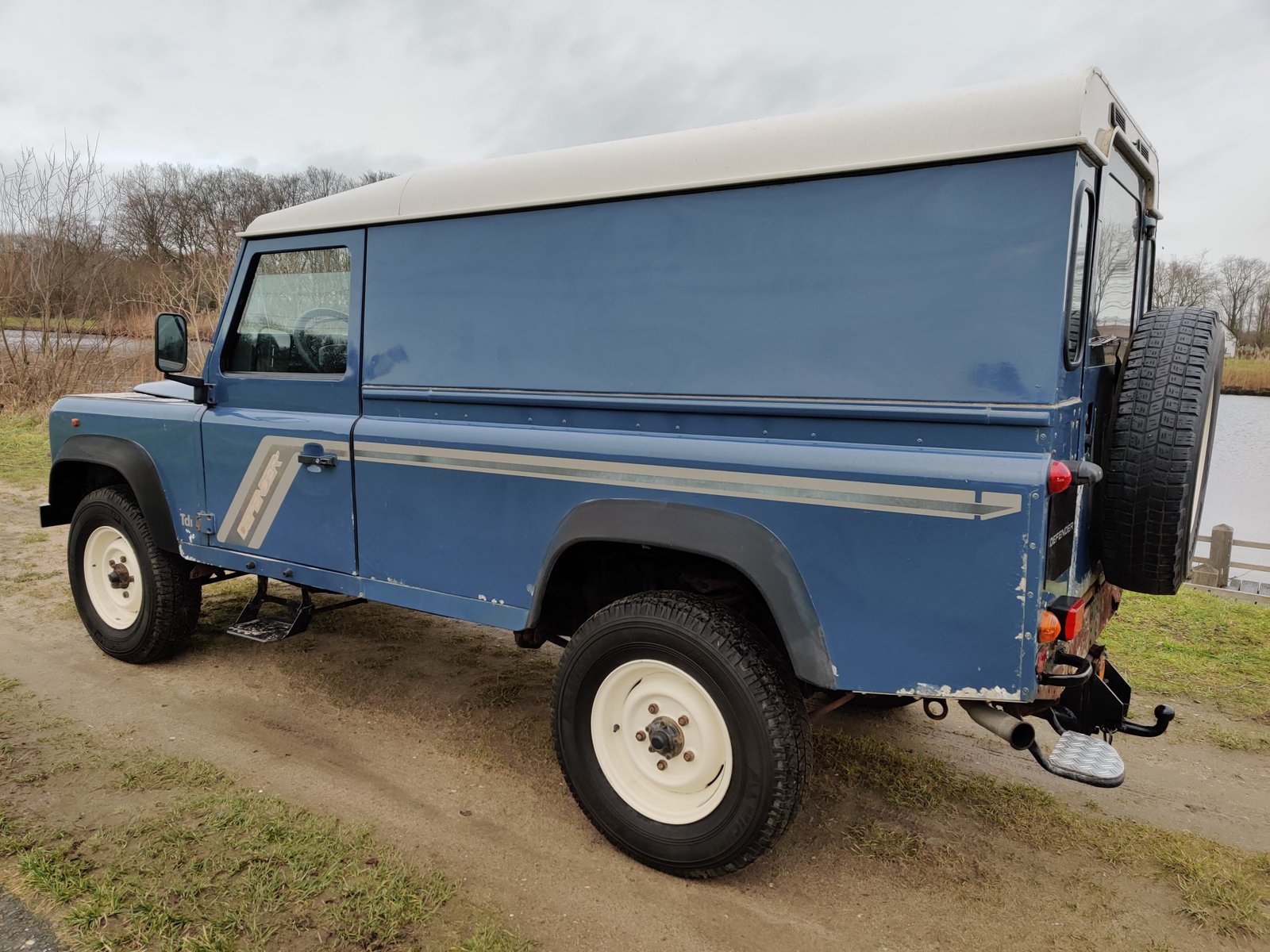 1995 Defender 110 vehicle photograph 07