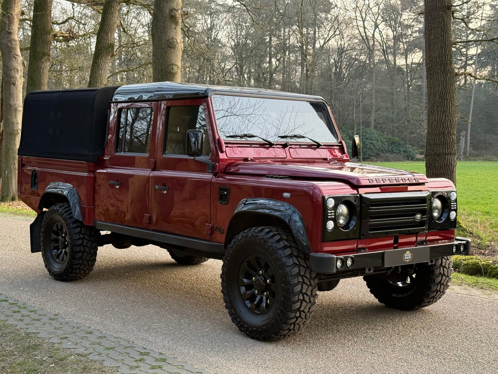 2006 Defender 130 Crewcab vehicle photograph 06