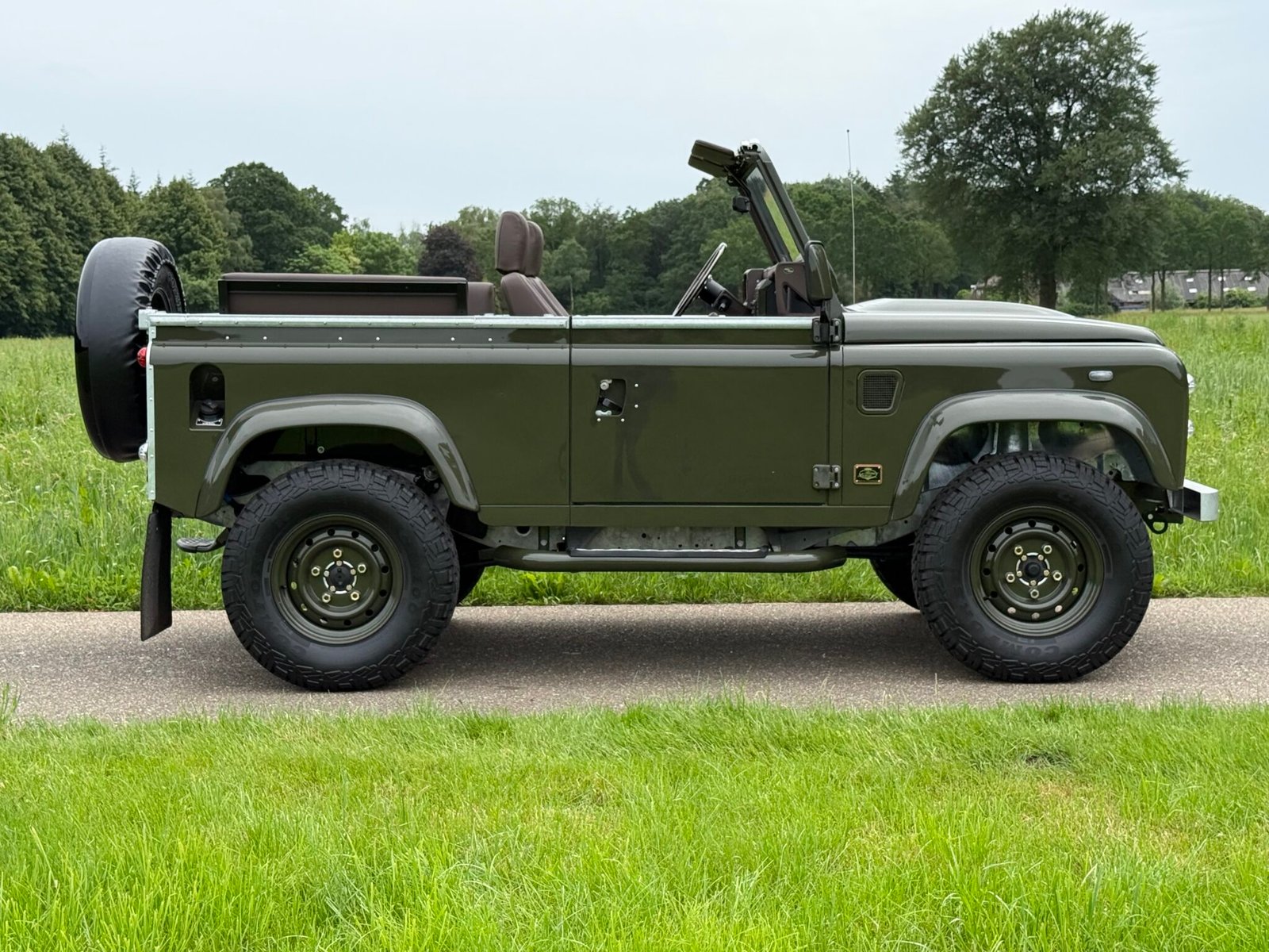 2003 Defender 90 Soft Top vehicle photograph 05