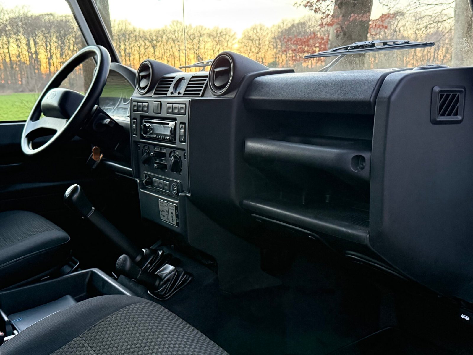 2016 Defender 110 vehicle photograph 09