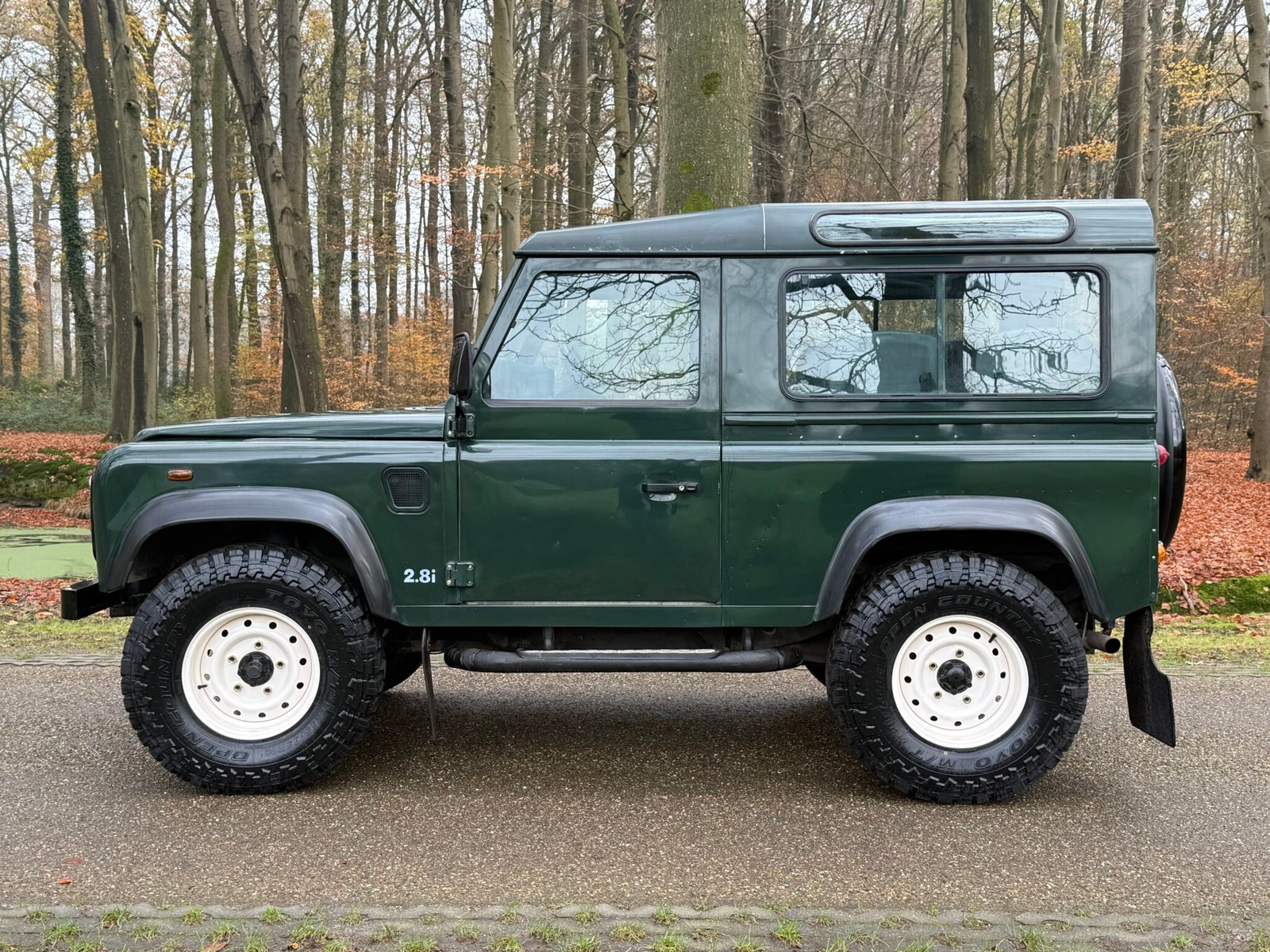2000 Defender 90 Stationwagon vehicle photograph 02