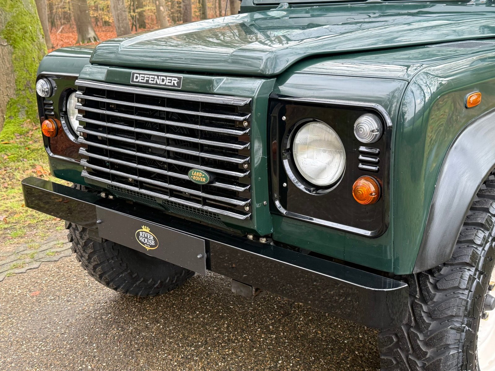2000 Defender 90 Stationwagon vehicle photograph 04