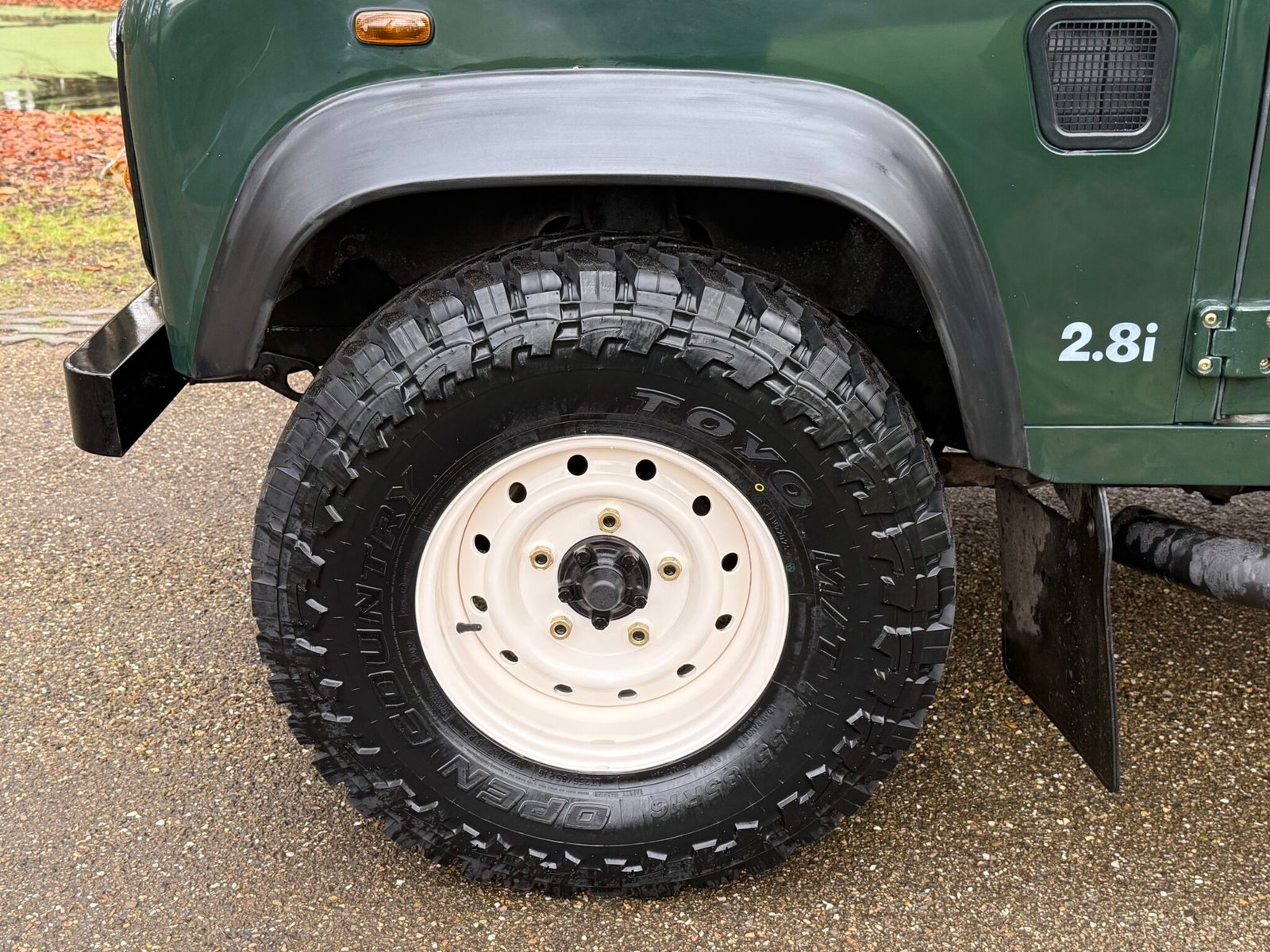 2000 Defender 90 Stationwagon vehicle photograph 05