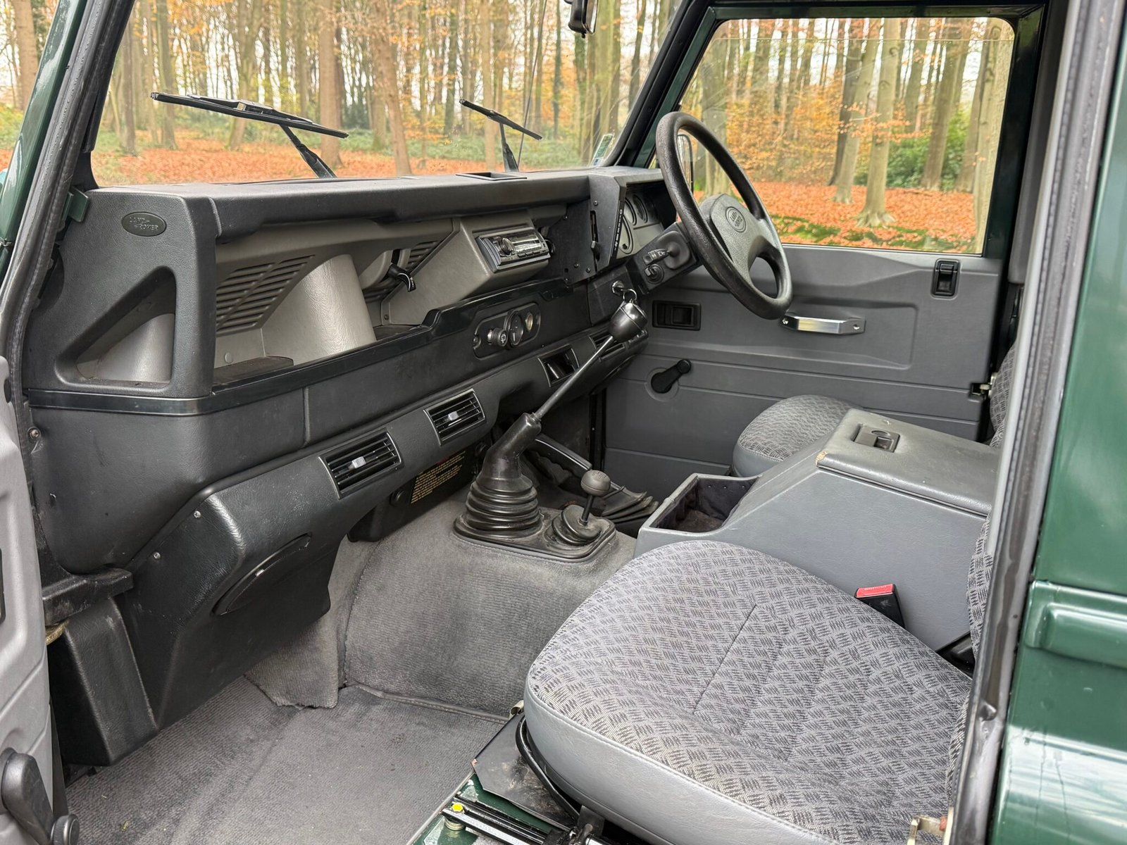 2000 Defender 90 Stationwagon vehicle photograph 06