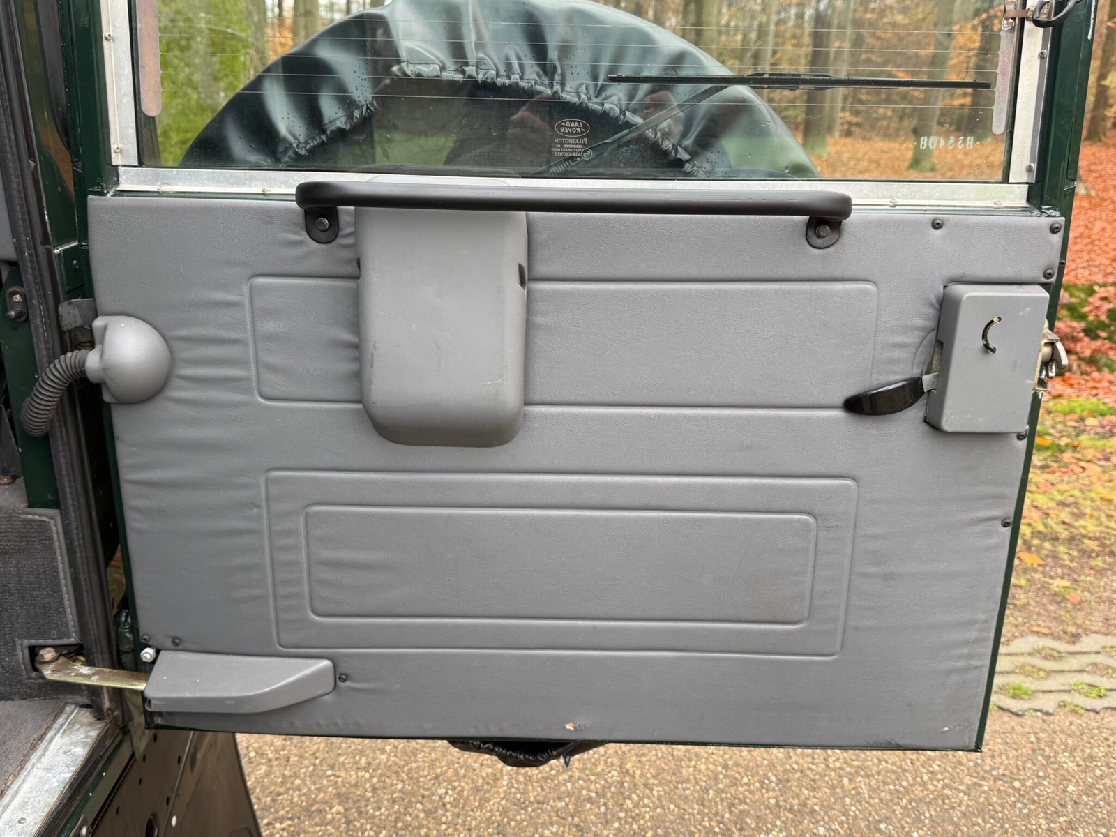 2000 Defender 90 Stationwagon vehicle photograph 08
