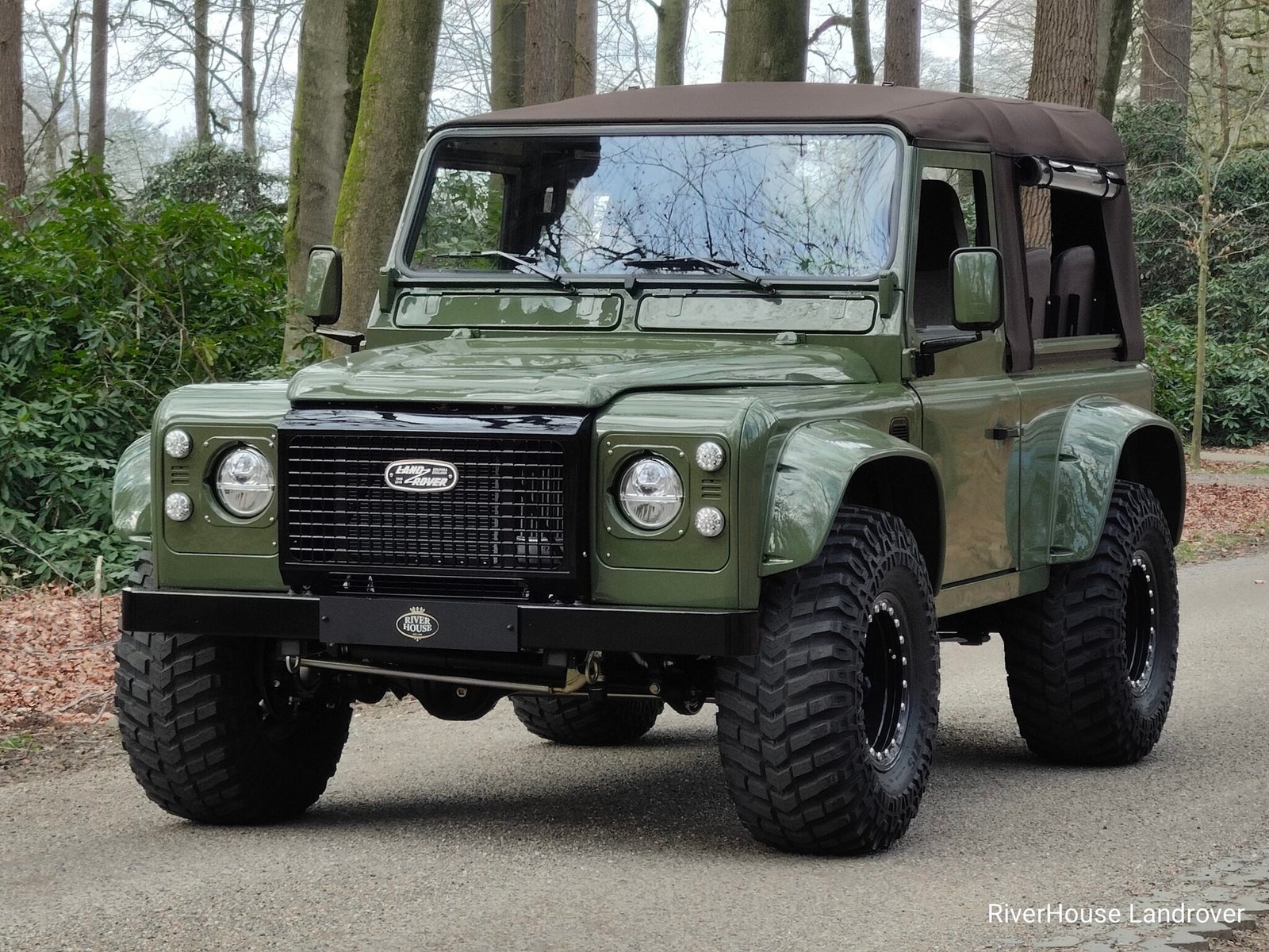 1991 Defender 90 Soft Top 200 Tdi in Urban Green