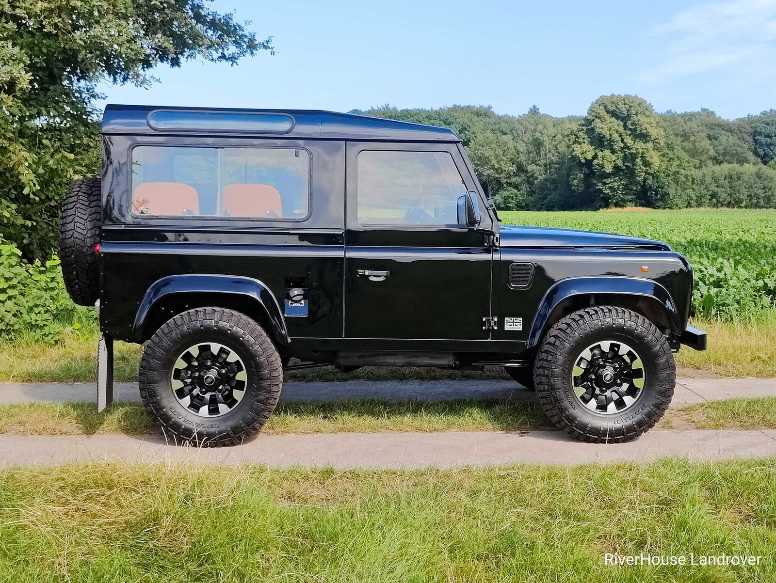 1997 Black Defender 90 Stationwagon 300 Tdi with airconditioning