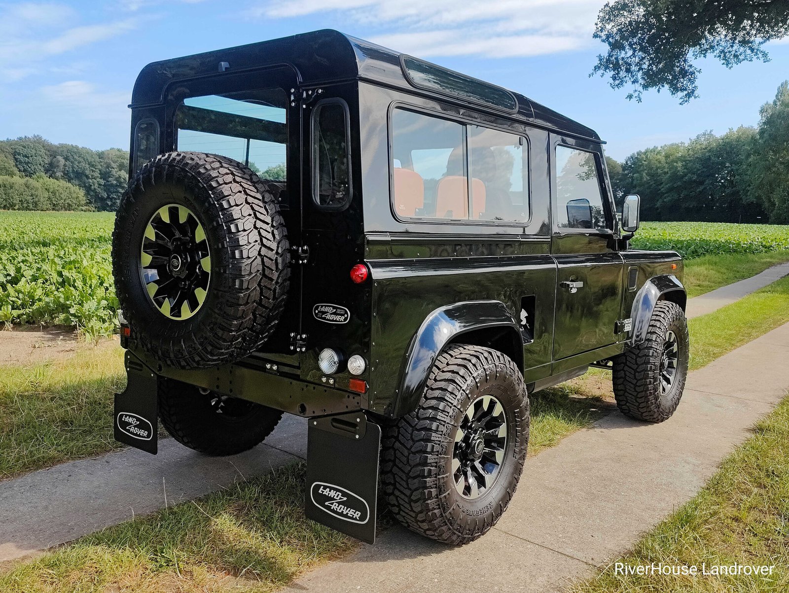 1997 Black Defender 90 Stationwagon 300 Tdi with airconditioning