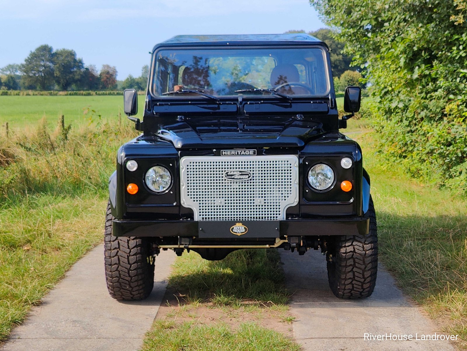 1997 Black Defender 90 Stationwagon 300 Tdi with airconditioning