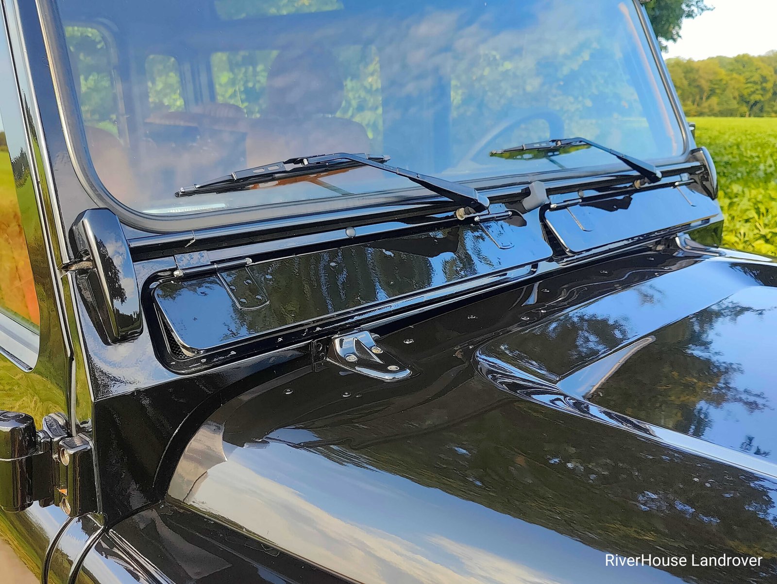 1997 Black Defender 90 Stationwagon 300 Tdi with airconditioning