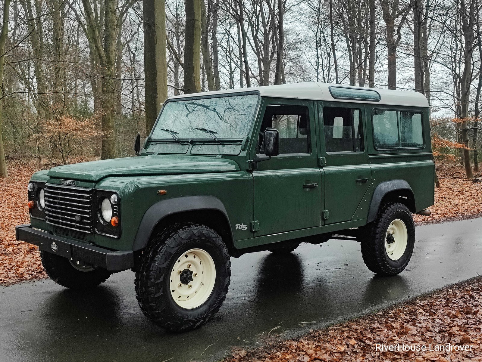 1998 Defender 110 Td5 Stationwagon Conisten Green with AC