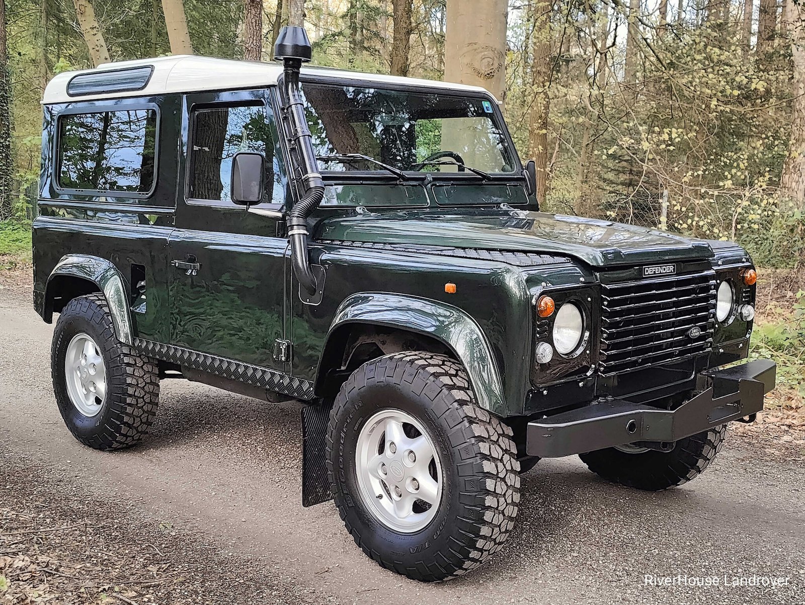 1998 Defender 90 300 Tdi Stationwagon Epsom Green - Riverhouse Landrover