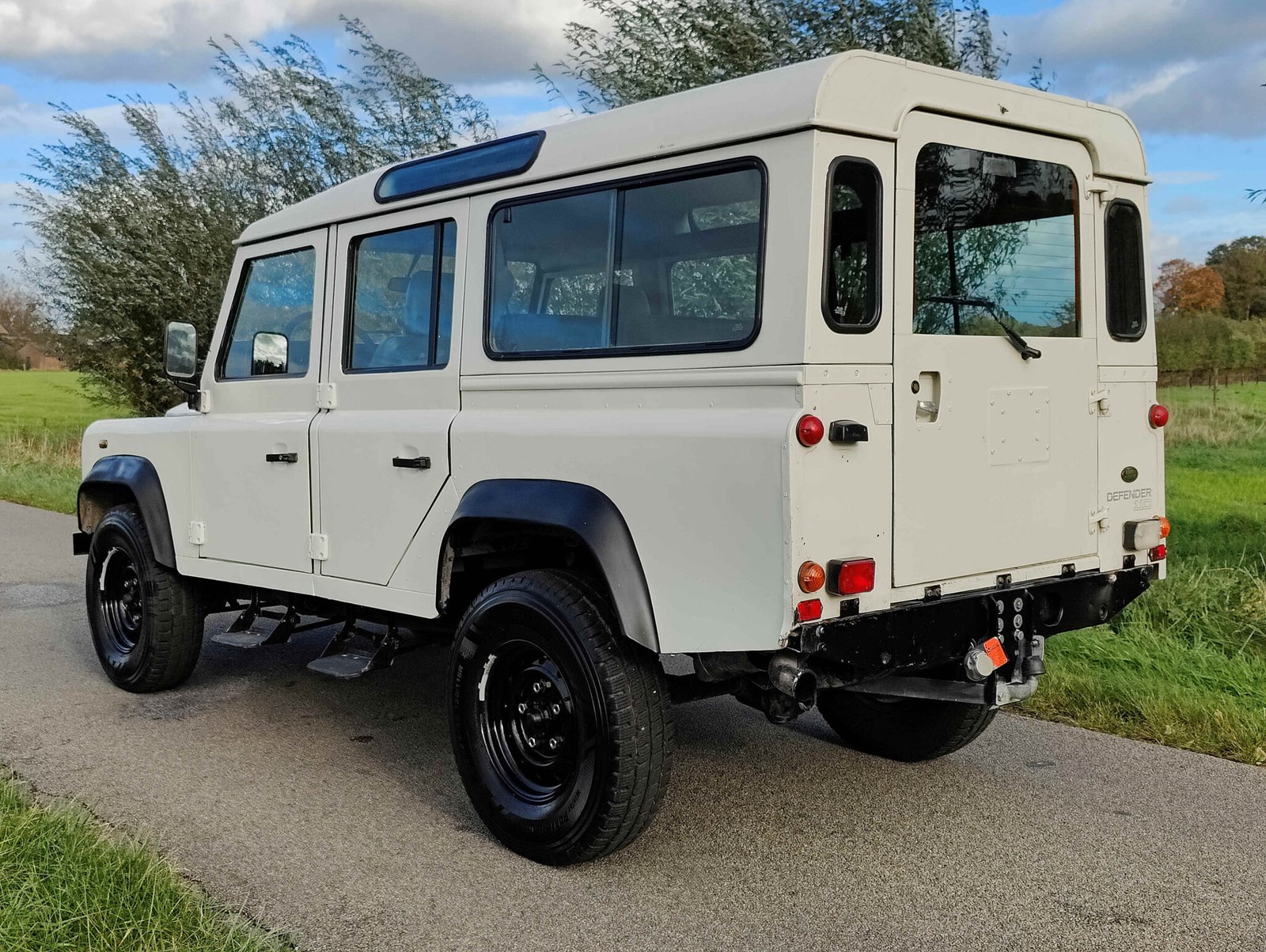 1999 Defender 110 Td5 Stationwagon in White