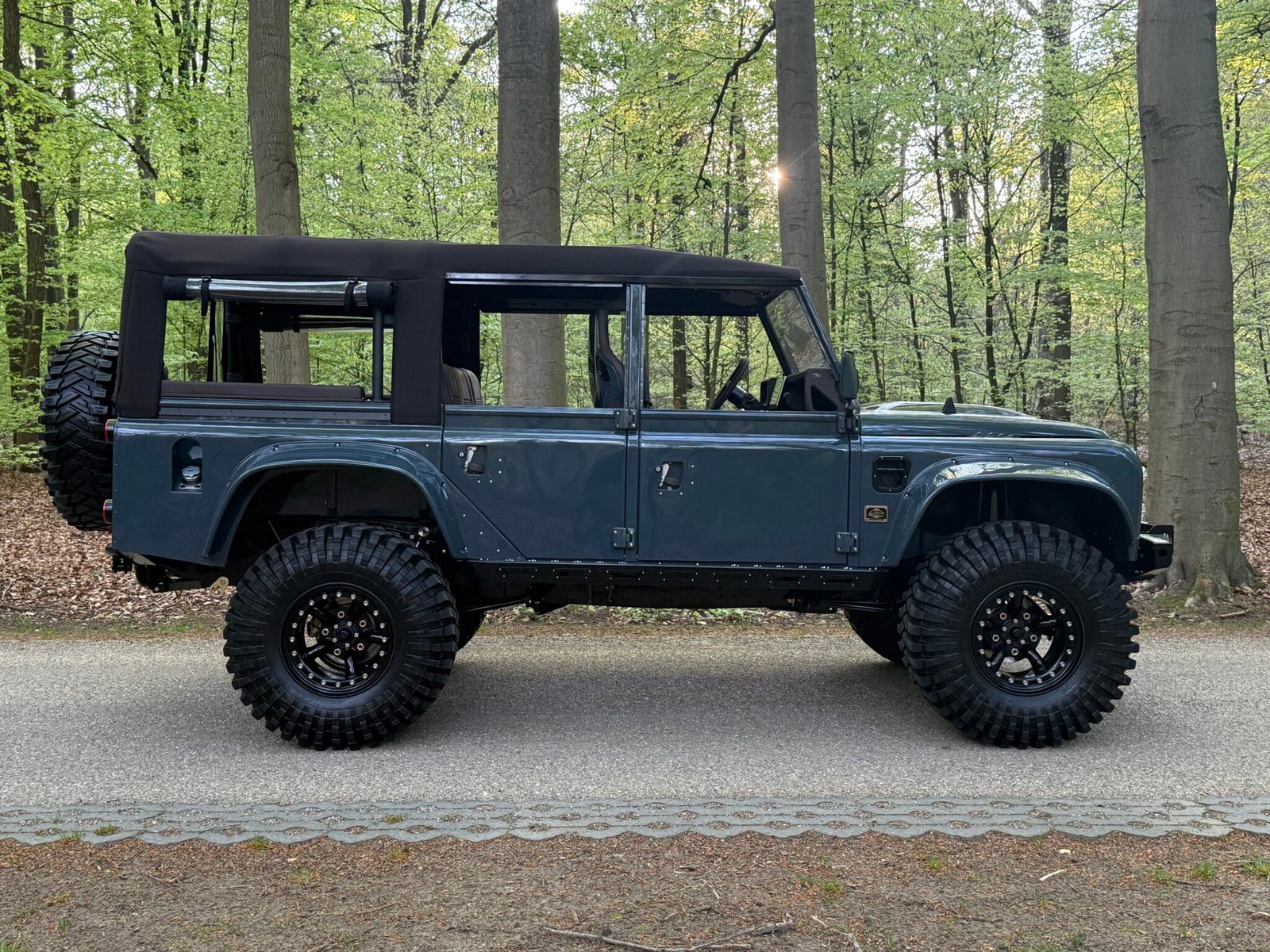 2000 Defender 110 BEACHRUNNER Td5 Teak Floors and Leather