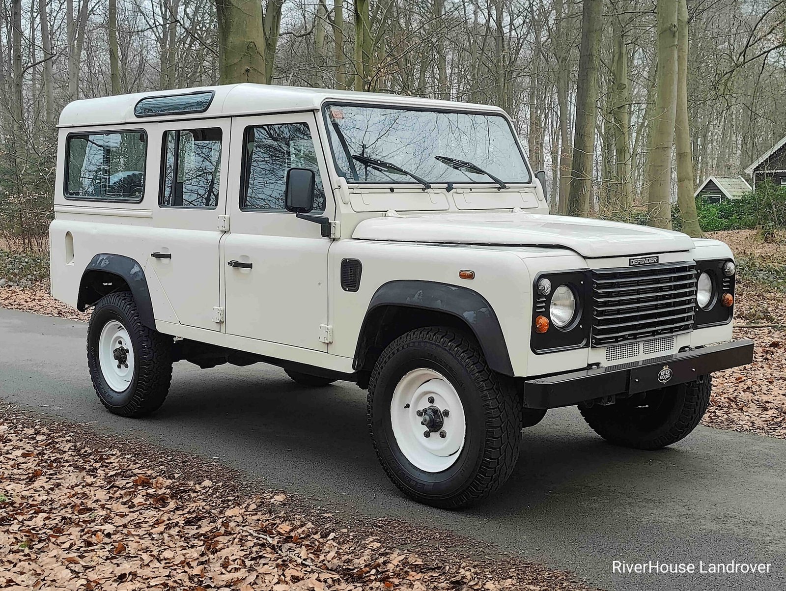 2000 Defender 110 Td5 Stationwagon White LHD - Riverhouse Landrover