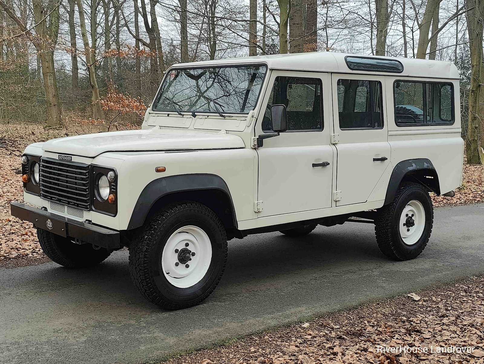 2000 Defender 110 Td5 Stationwagon White LHD