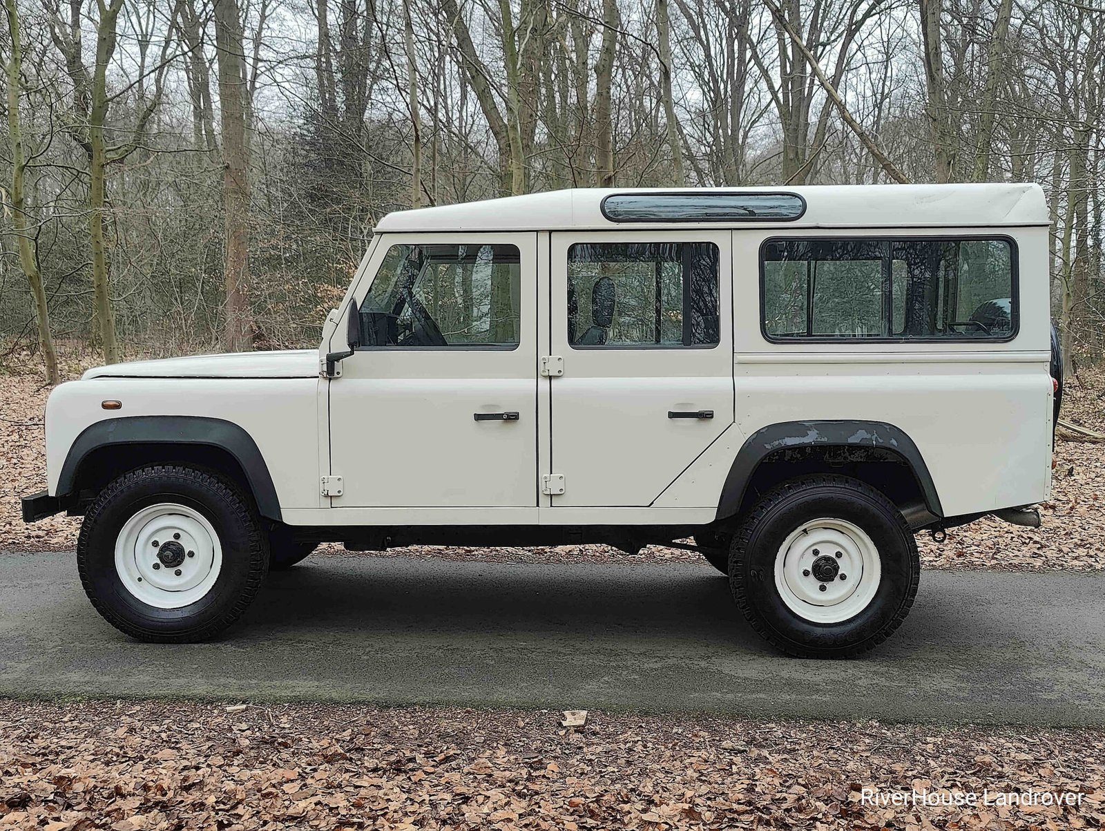 2000 Defender 110 Td5 Stationwagon White LHD
