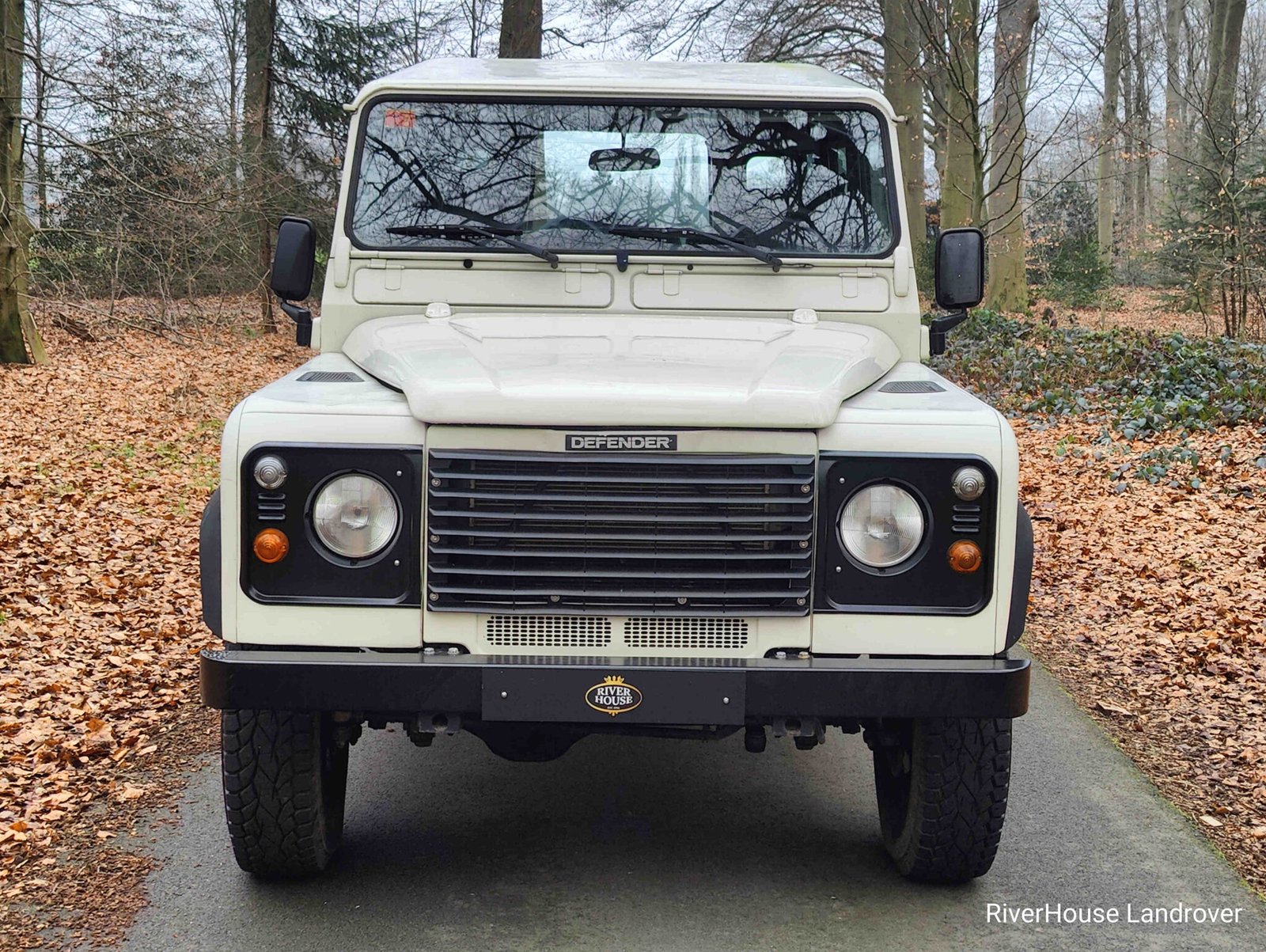 2000 Defender 110 Td5 Stationwagon White LHD