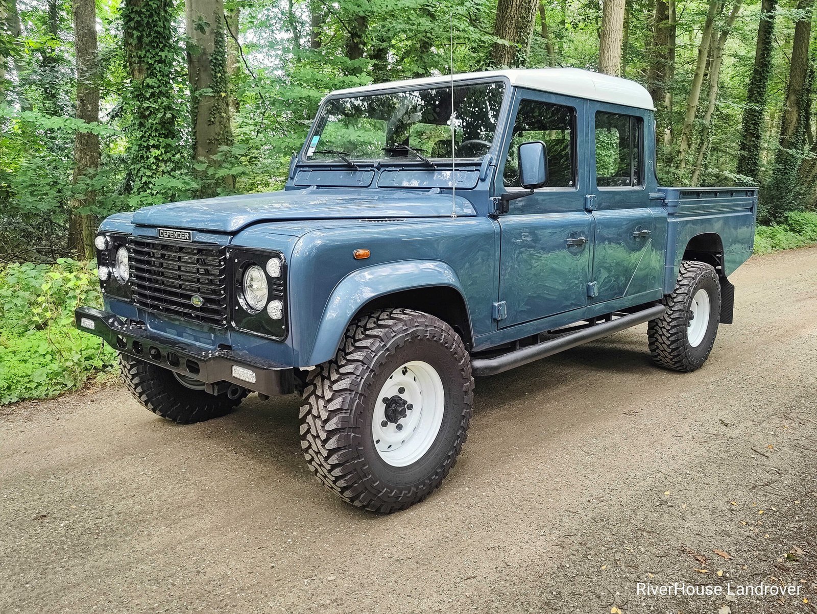 2000 Defender 130 Td5 CrewCab Tasman Blue Metallic - Riverhouse Landrover