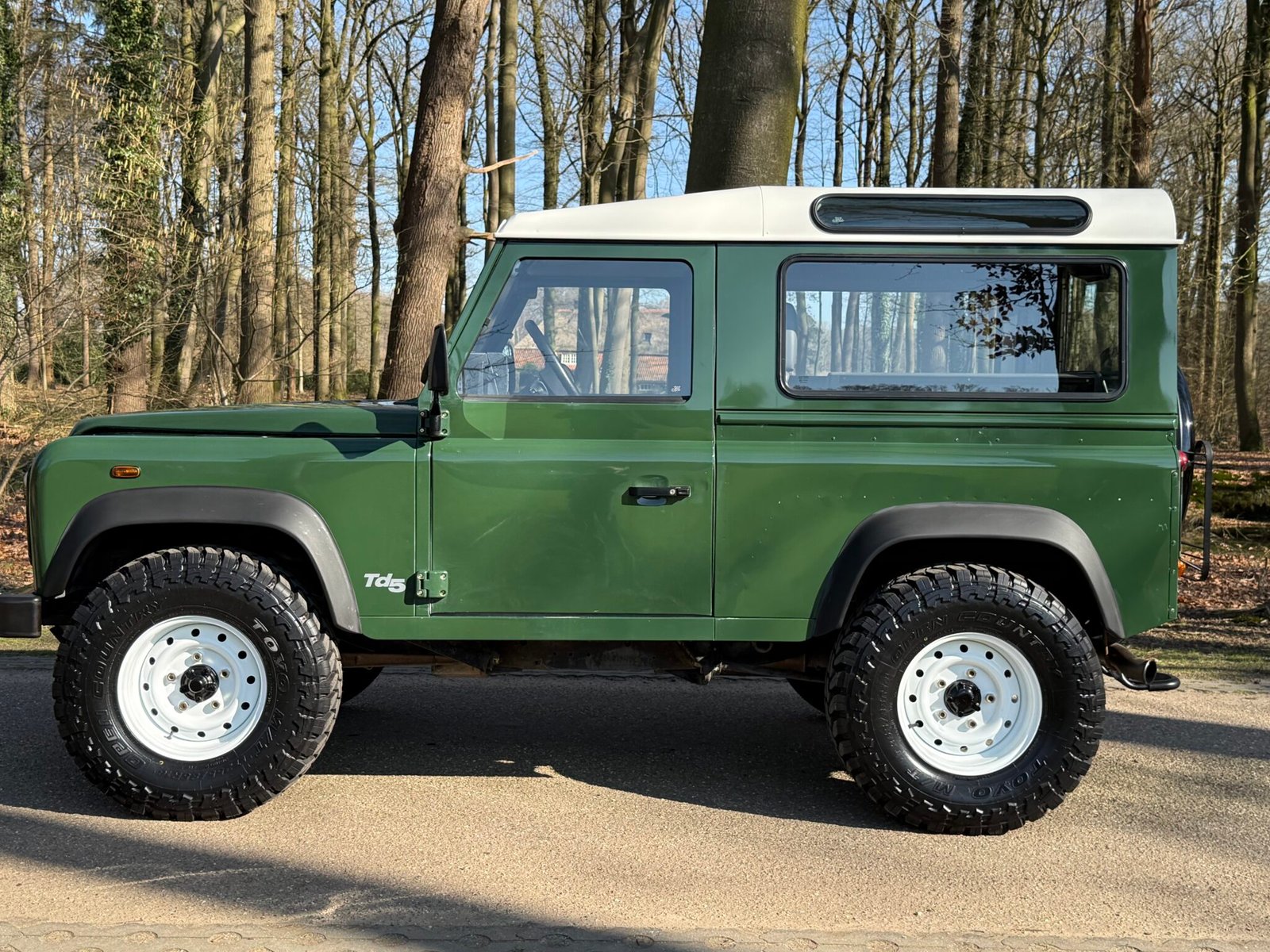2000 LHD Defender 90 County Stationwagon Td5 in Conisten Green