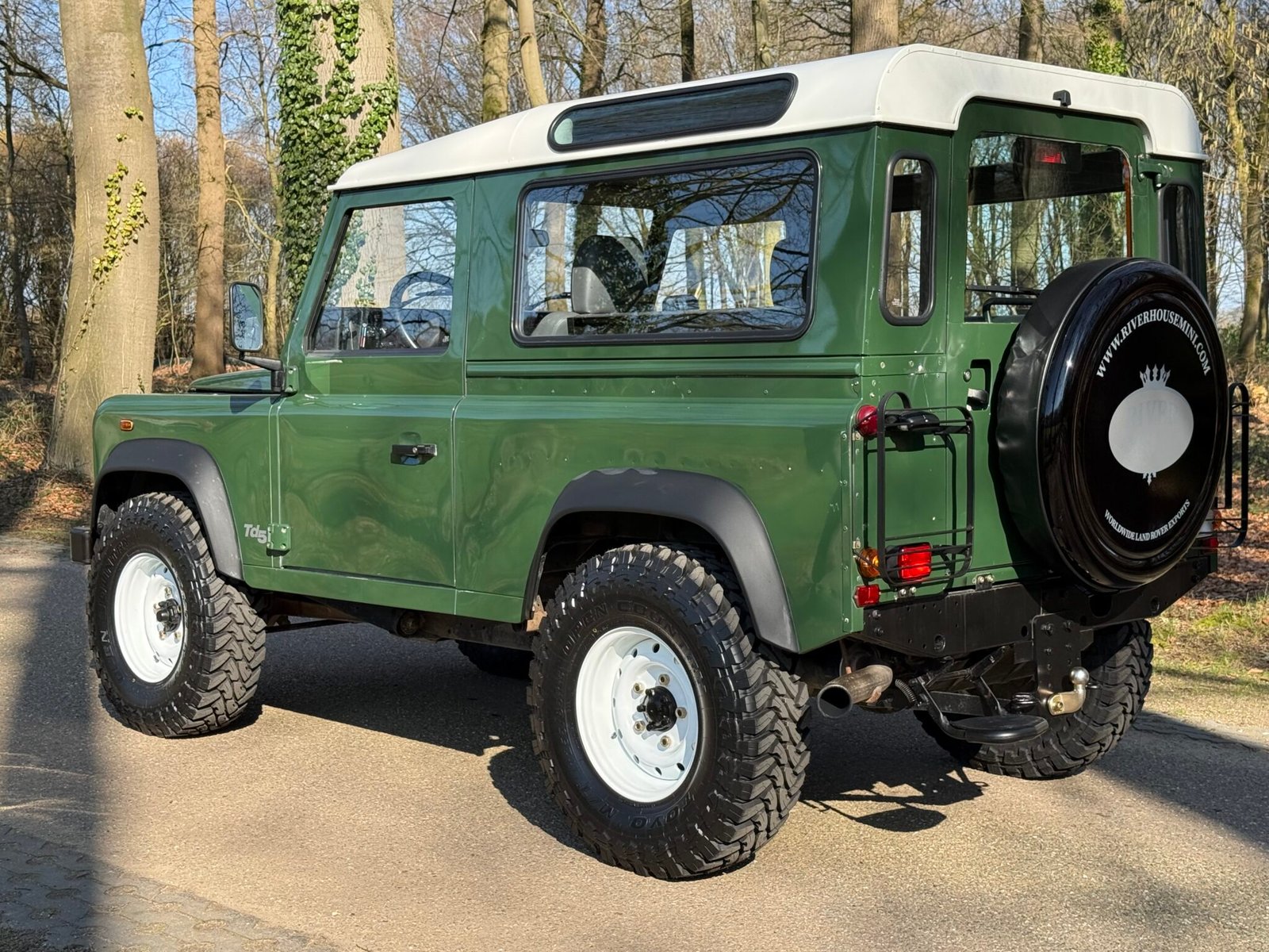 2000 LHD Defender 90 County Stationwagon Td5 in Conisten Green
